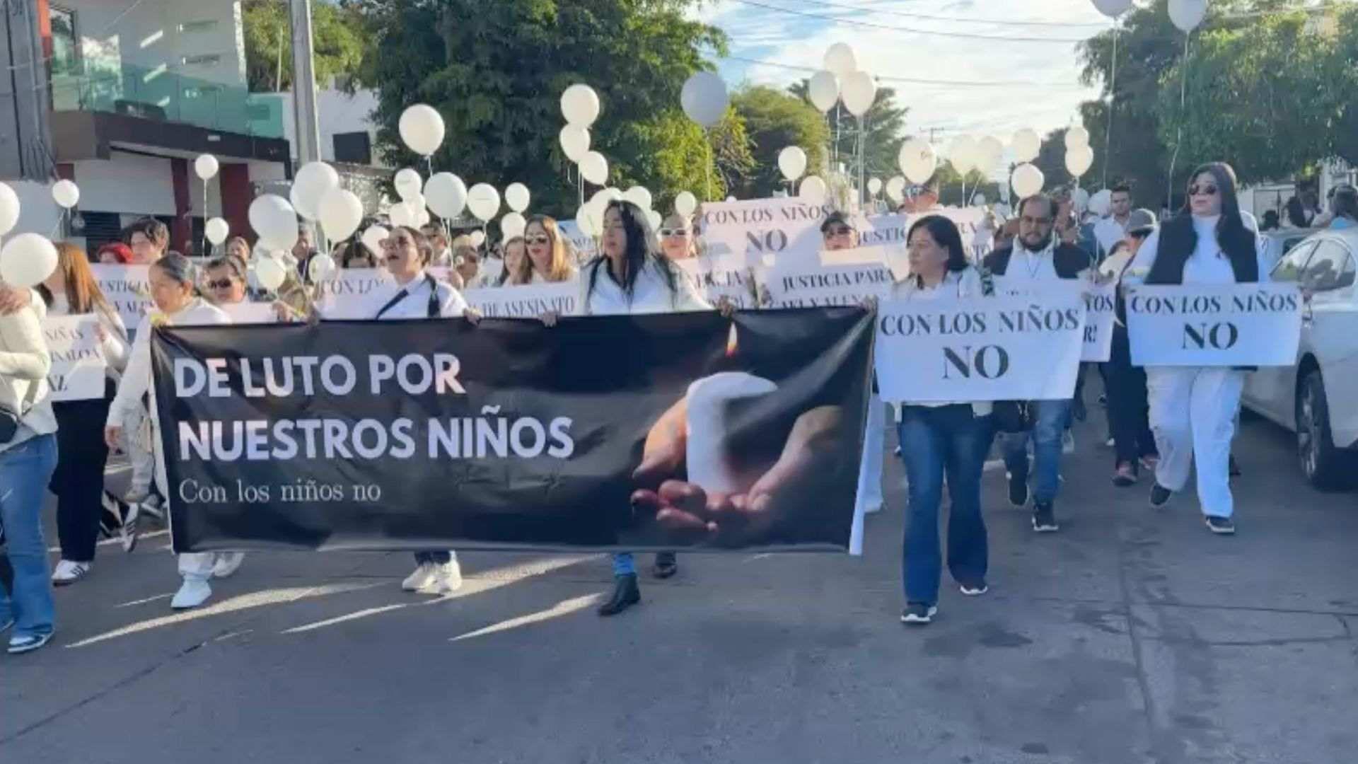 $!Con los niños NO, (foto periódico El País).