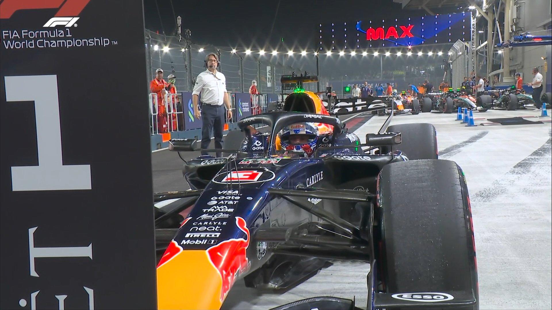 $!Verstappen alcanza su pole número 50 en el GP de Singapur; Checo Pérez iniciará 19º