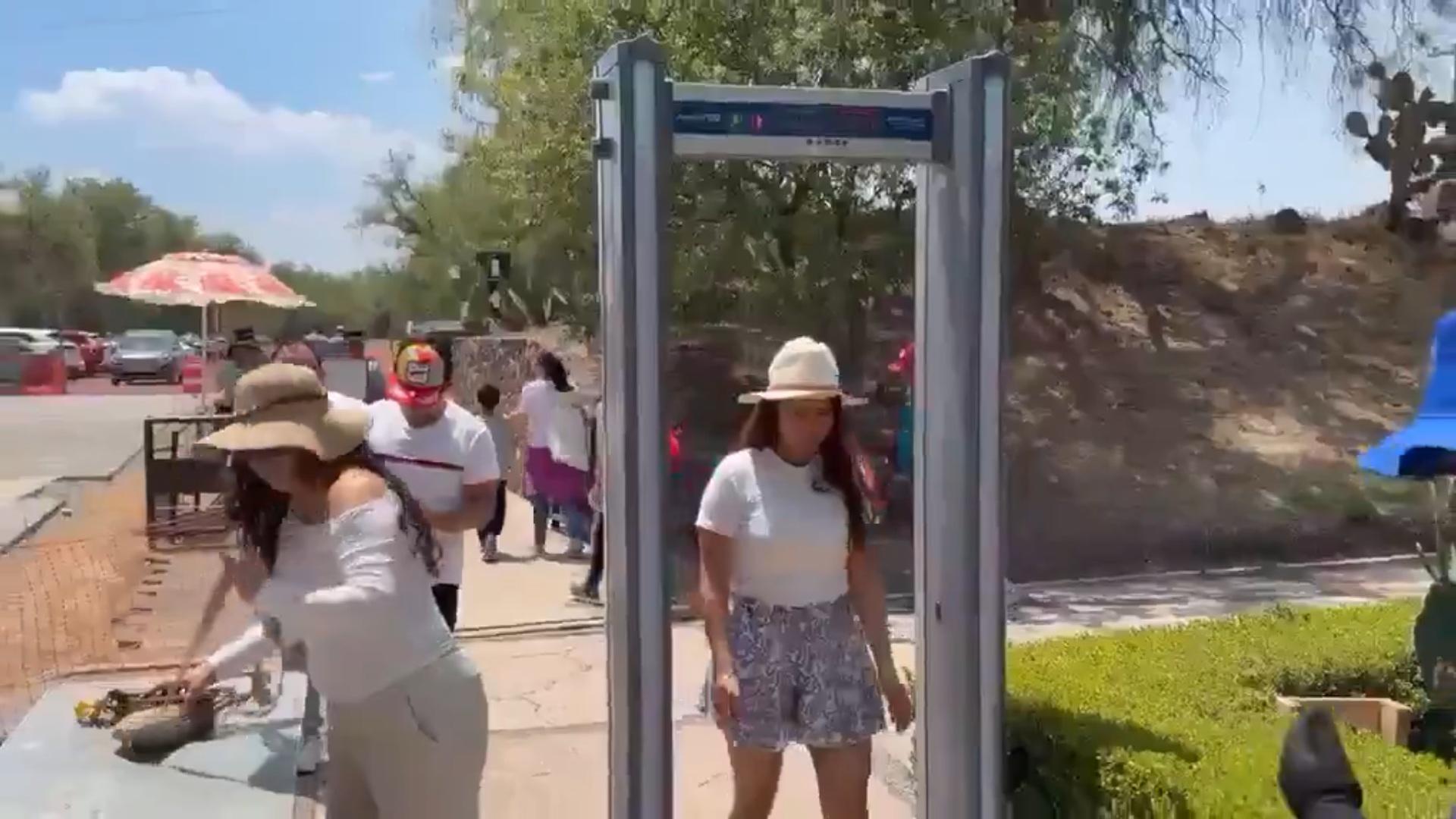 $!Refuerzan seguridad en Teotihuacán con arcos detectores tras balacera que dejó una turista muerta