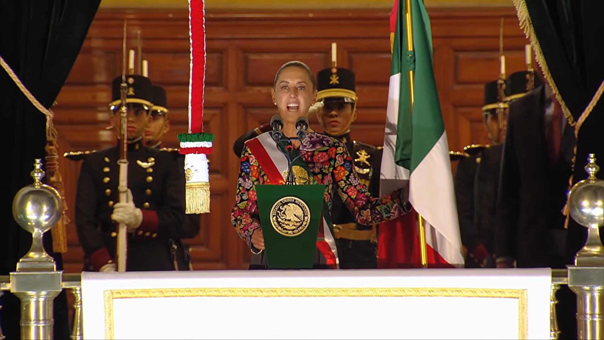 $!‘México libre, independiente y soberano’: Sheinbaum da segundo Grito de Independencia