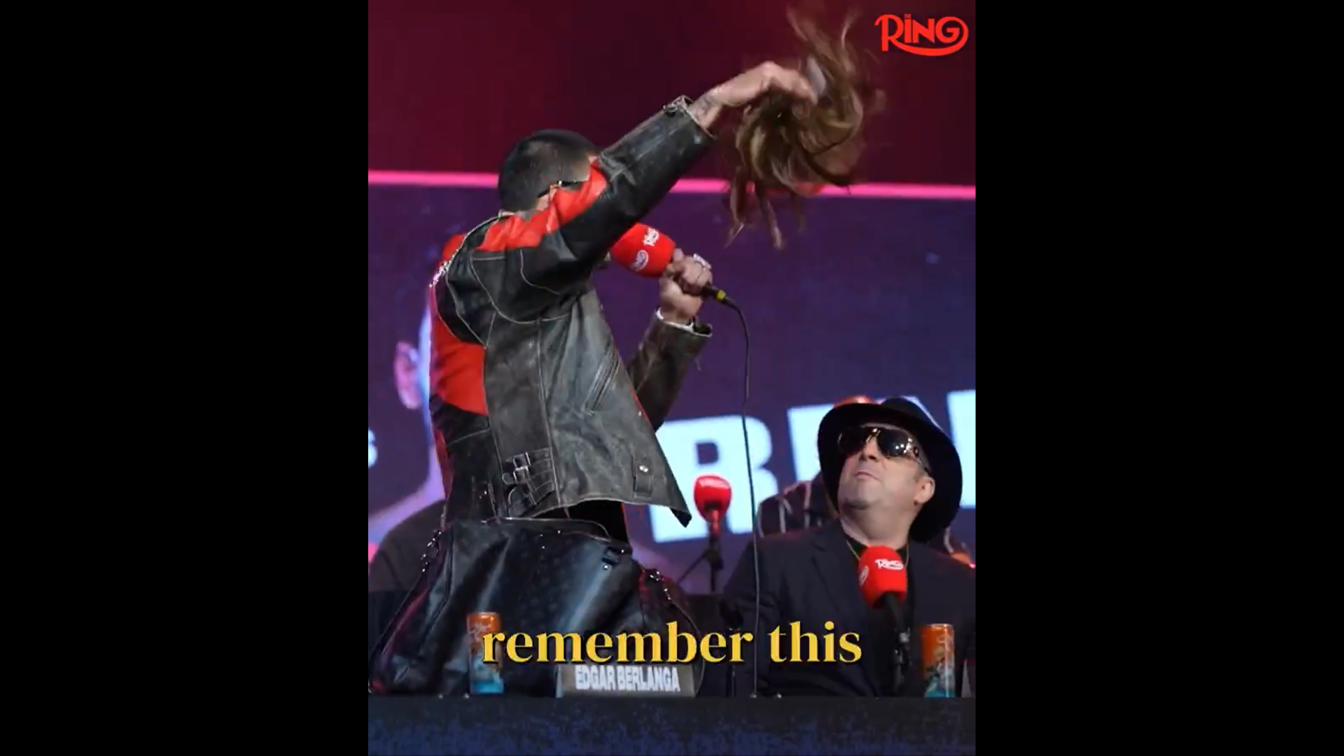 $!Edgar Berlanga lanza lencería a De La Hoya y detona escándalo en The Ring III