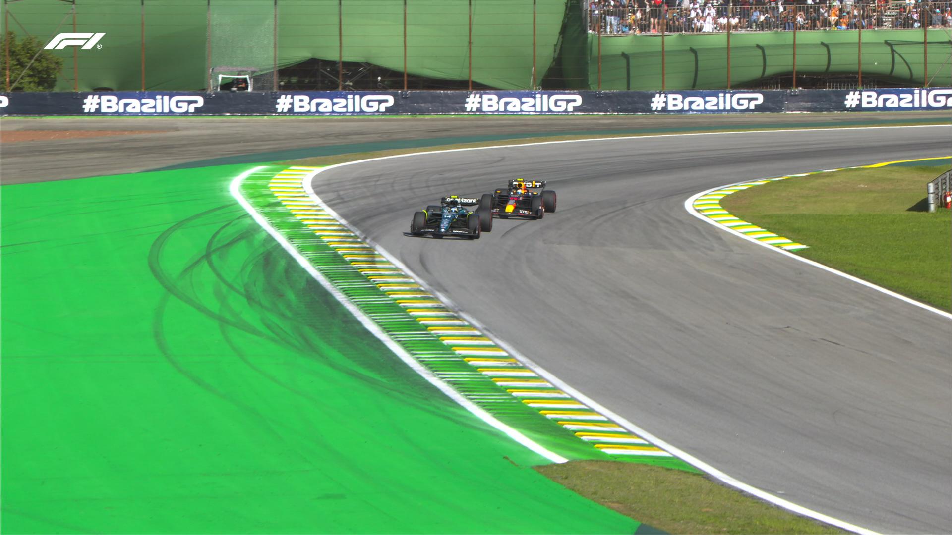 $!Se le escapa el podio a Checo Pérez en la última vuelta del GP de Brasil