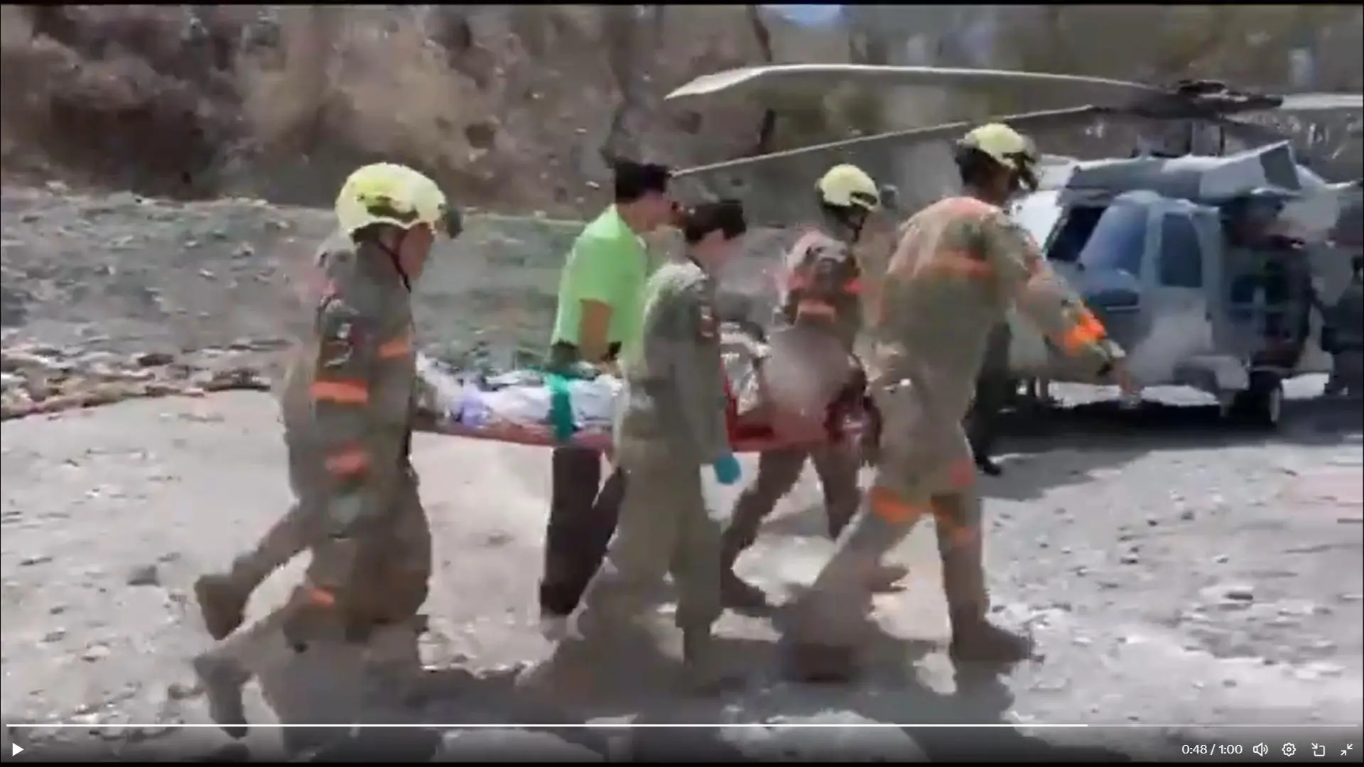 $!Sheinbaum difunde el momento en que el minero Francisco Zapata salió de la mina Santa Fe, tras 13 días atrapado