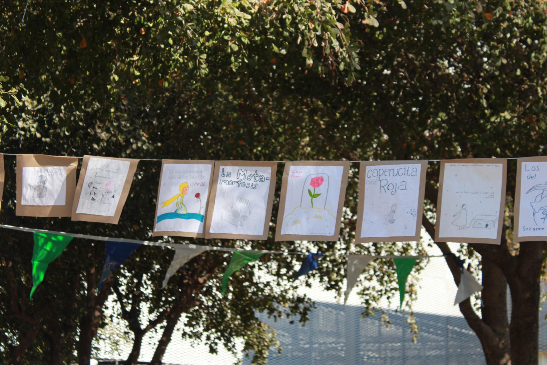 $!El tendedero de letras, con portadas e imágenes de sus cuentos preferidos.