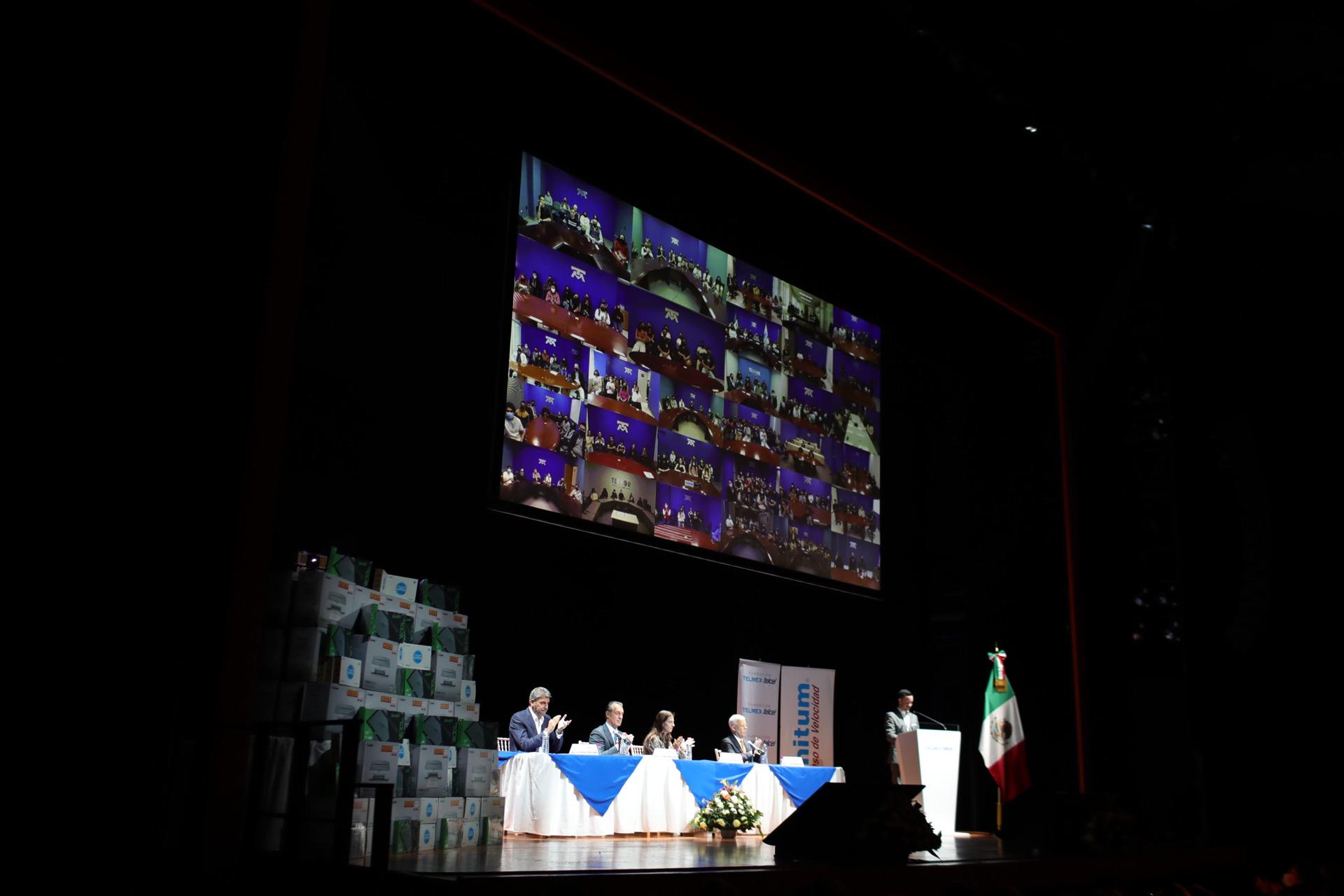 $!Jóvenes de todo México se integraron como nuevos becarios de Fundación Telmex Telcel