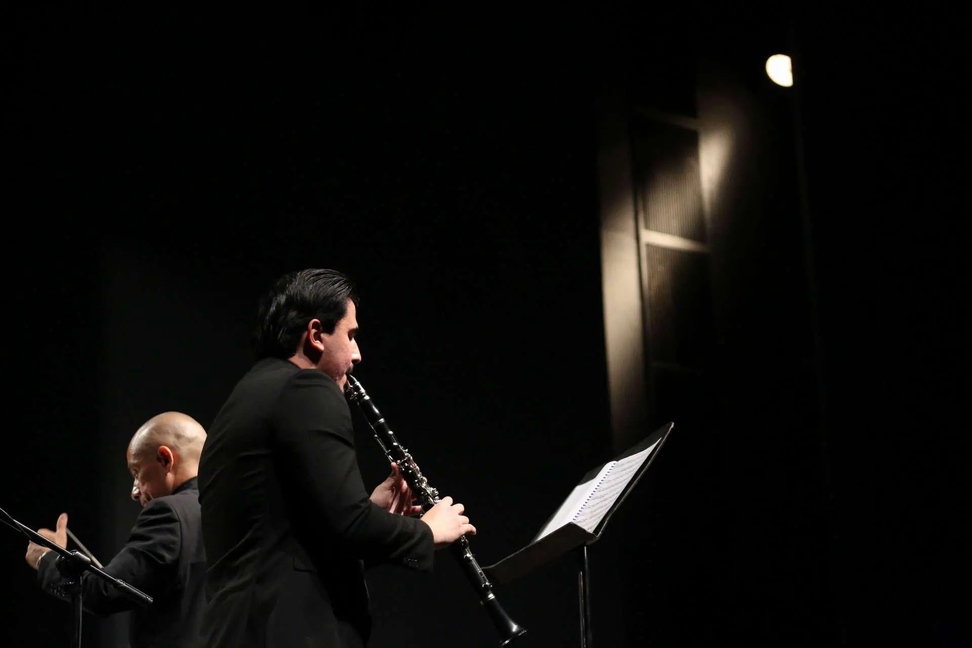 $!Al escenario subió el clarinetista Jonathan Burgos Mejía.