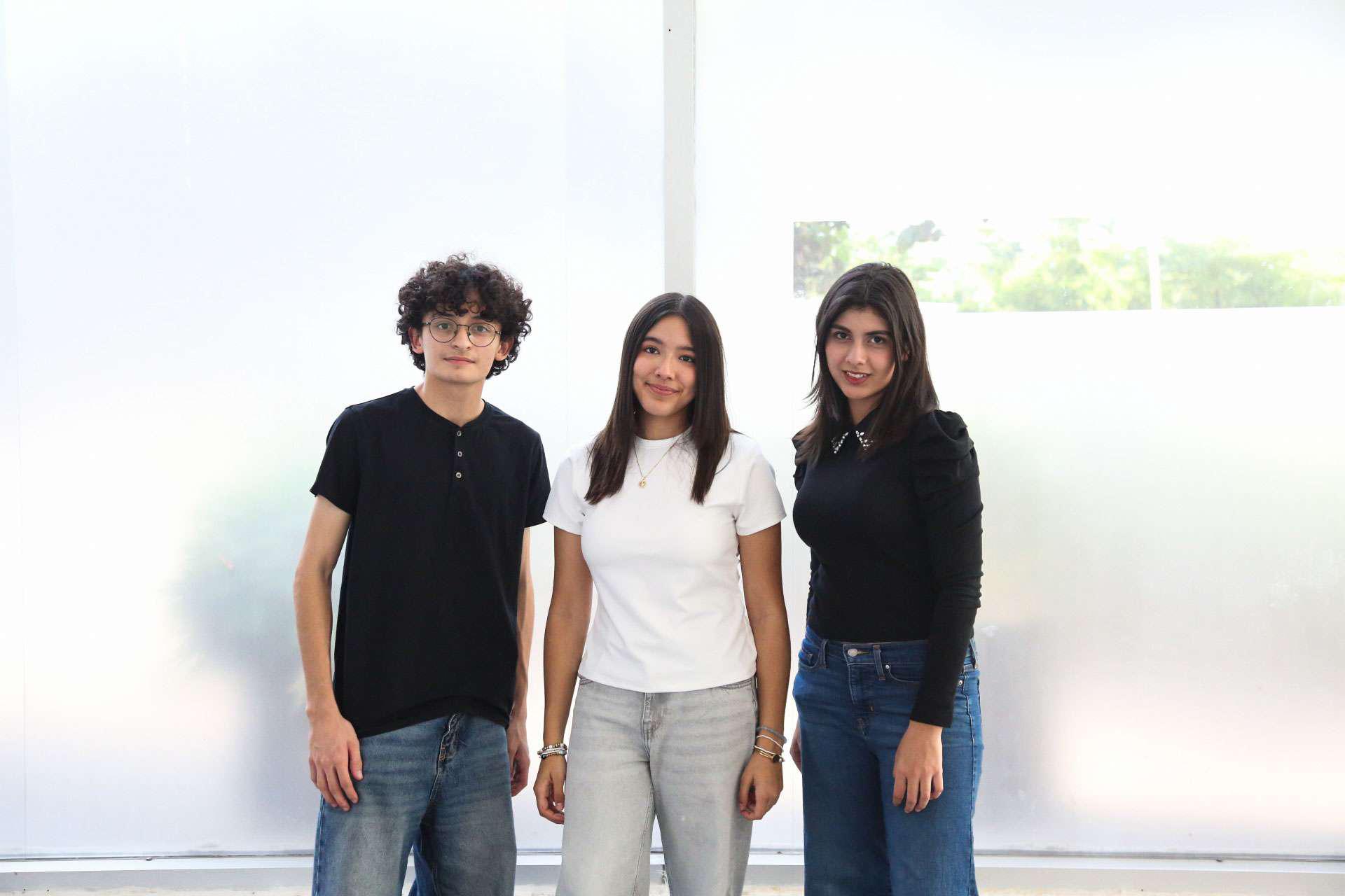 $!Héctor Sigifredo López Orrantia, Ximena Irízar Martínez y Ángela Ximena Torres Fernández participan en el campamento de la OSIM.