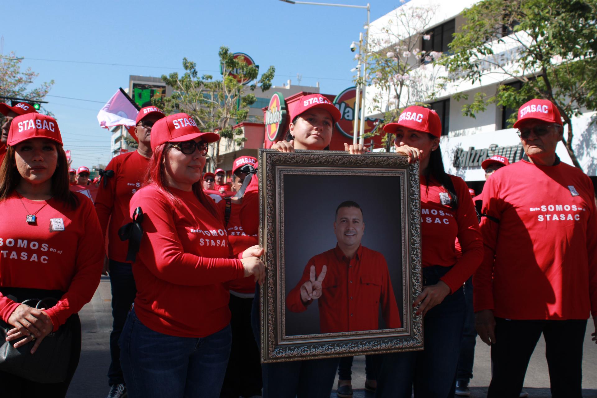 $!Marcha del Stasac arranca con luto por asesinato de su líder Homar Salas