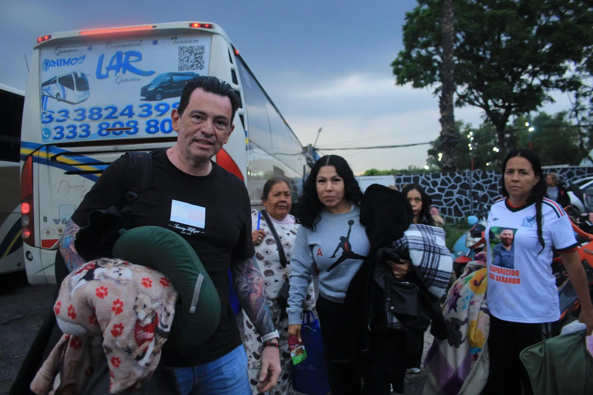 $!Héctor Flores y Liliana Meza, líderes del Colectivo Luz de Esperanza de Jalisco, formaron parte del contingente que viajó a la Ciudad de México.