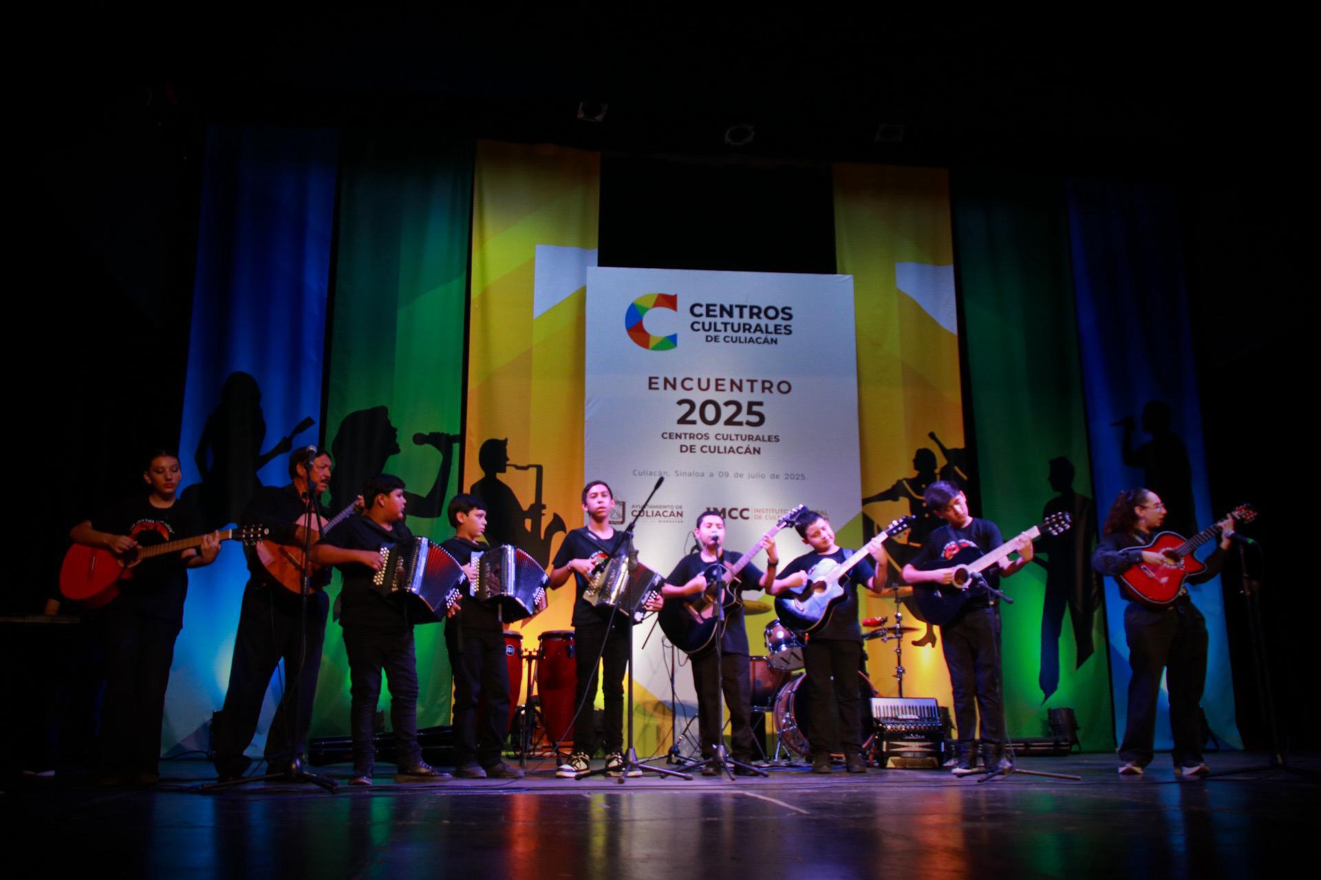 $!Los jóvenes hacen gala de su talento musical.