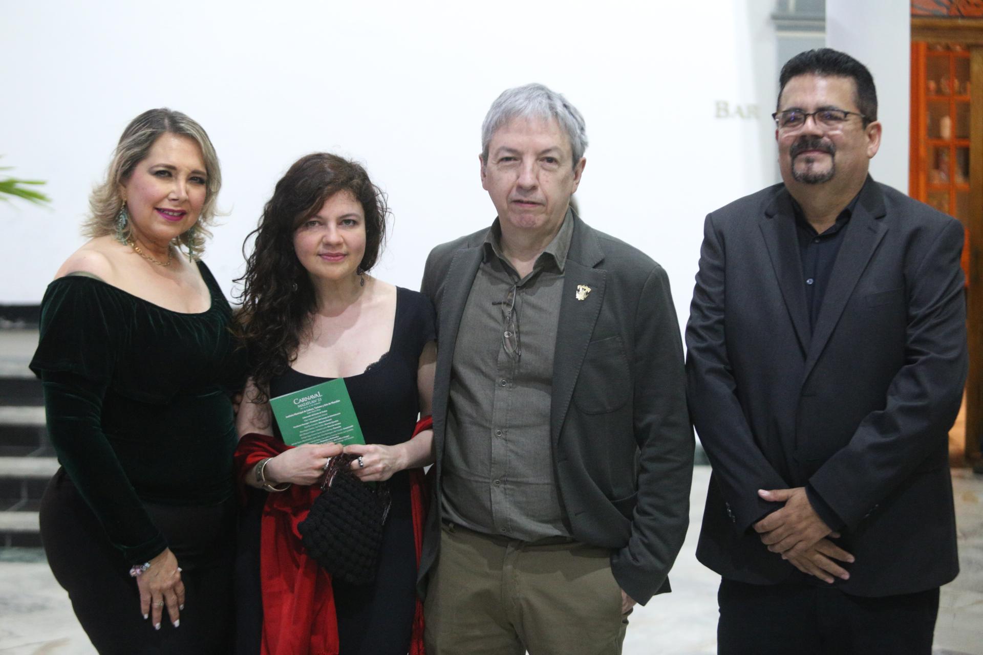 $!Karla Valero de Rodríguez, Sarah Kuzmicz de Toscana, David Toscana y Juan José Rodríguez.