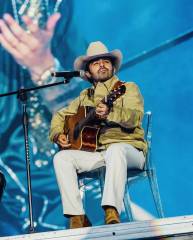 Joss Favela presenta “Tengo tanto que contarte”, tercer sencillo de su álbum “Confesiones”.
