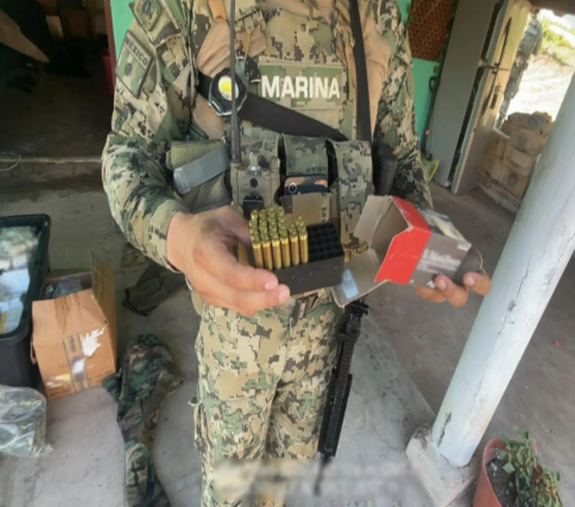 $!Marina detiene a un hombre y asegura arsenal con explosivos en San Ignacio