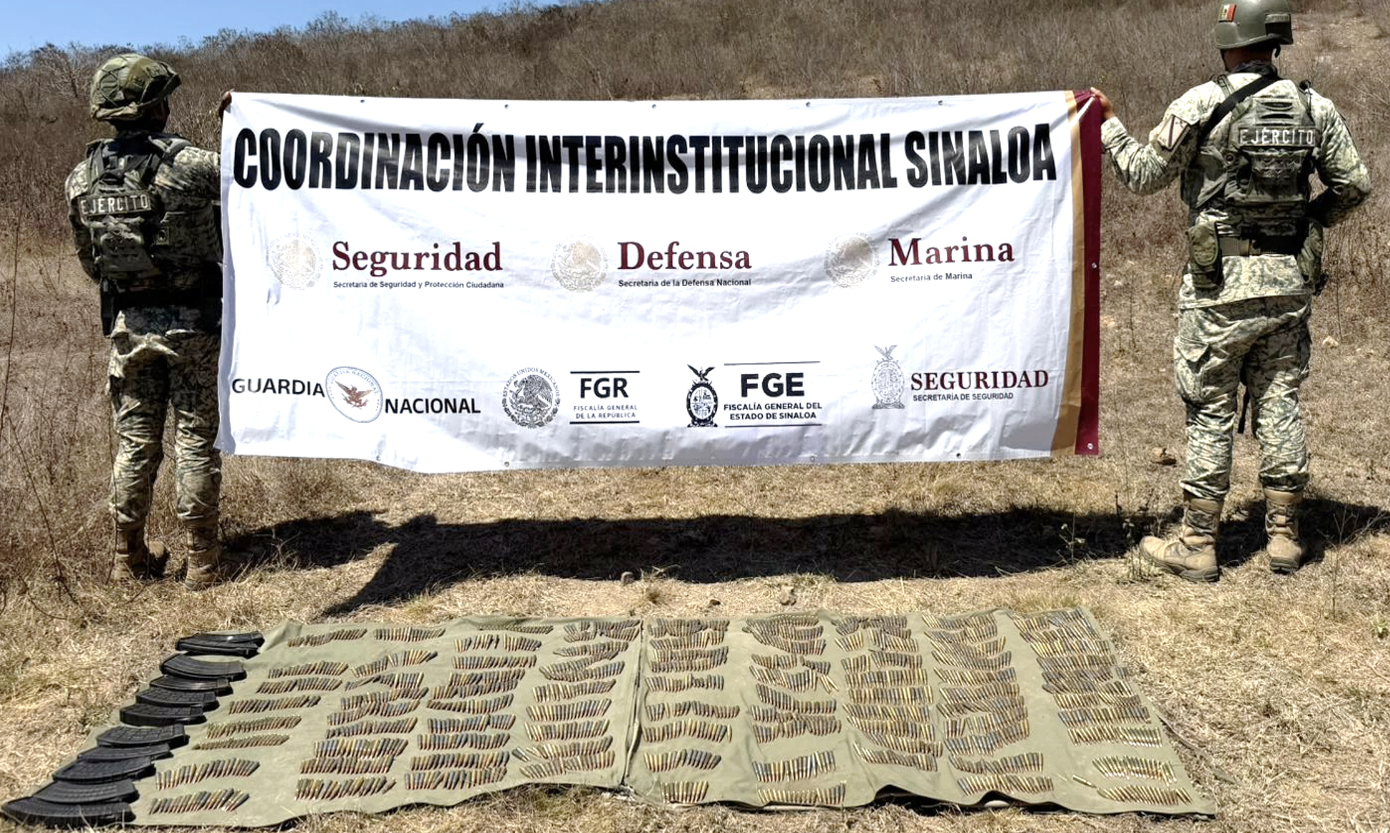 $!Aseguran en Escuinapa 20 kilos de metanfetamina en autobús; mujer llevaba droga en su maleta