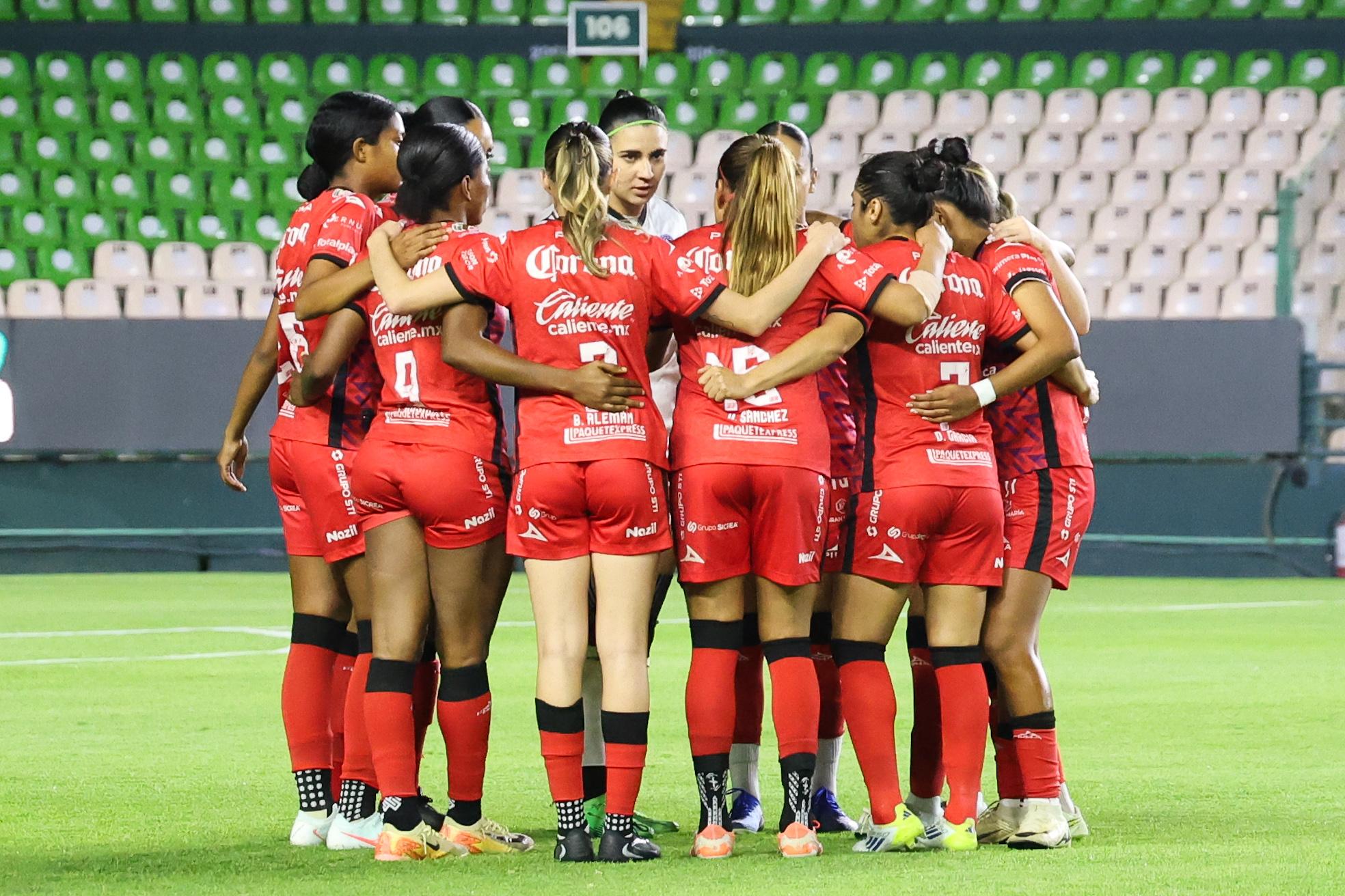 $!FIFA obliga a incluir entrenadoras en cuerpos técnicos de equipos femeniles