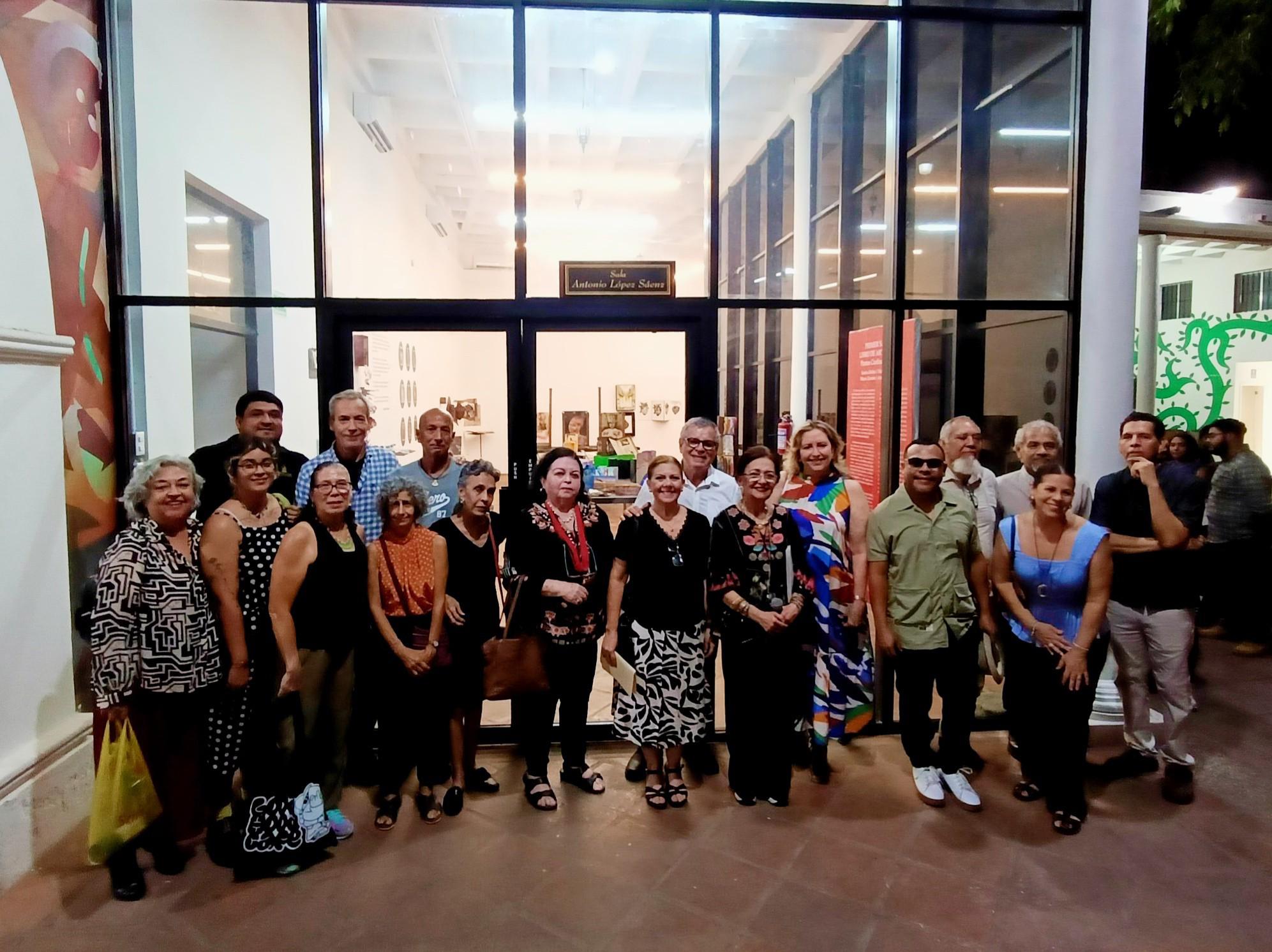 $!Más de 30 artistas participan en la exposición.