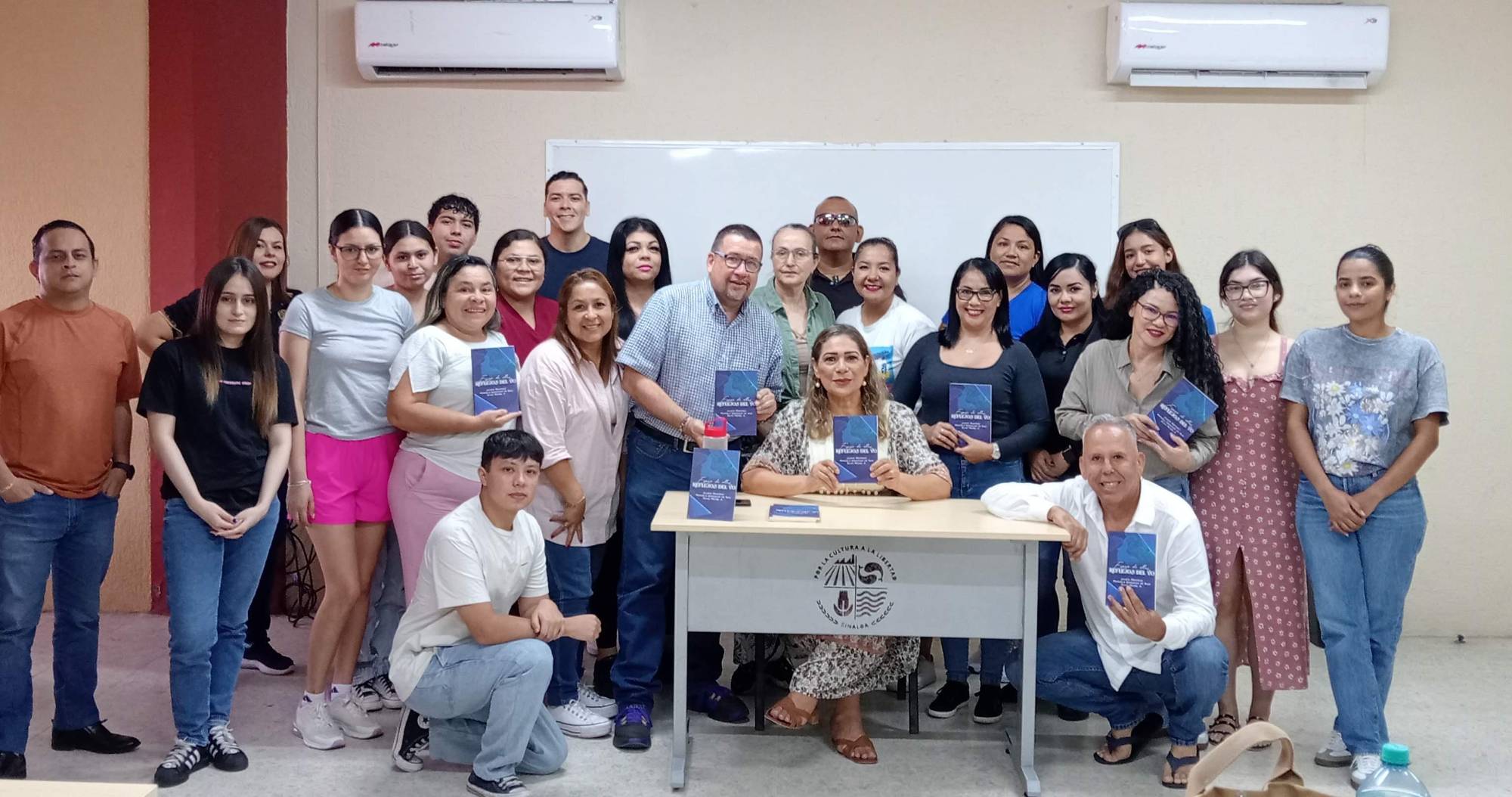 $!Al final, los presentes se tomaron la fotografía del recuerdo.