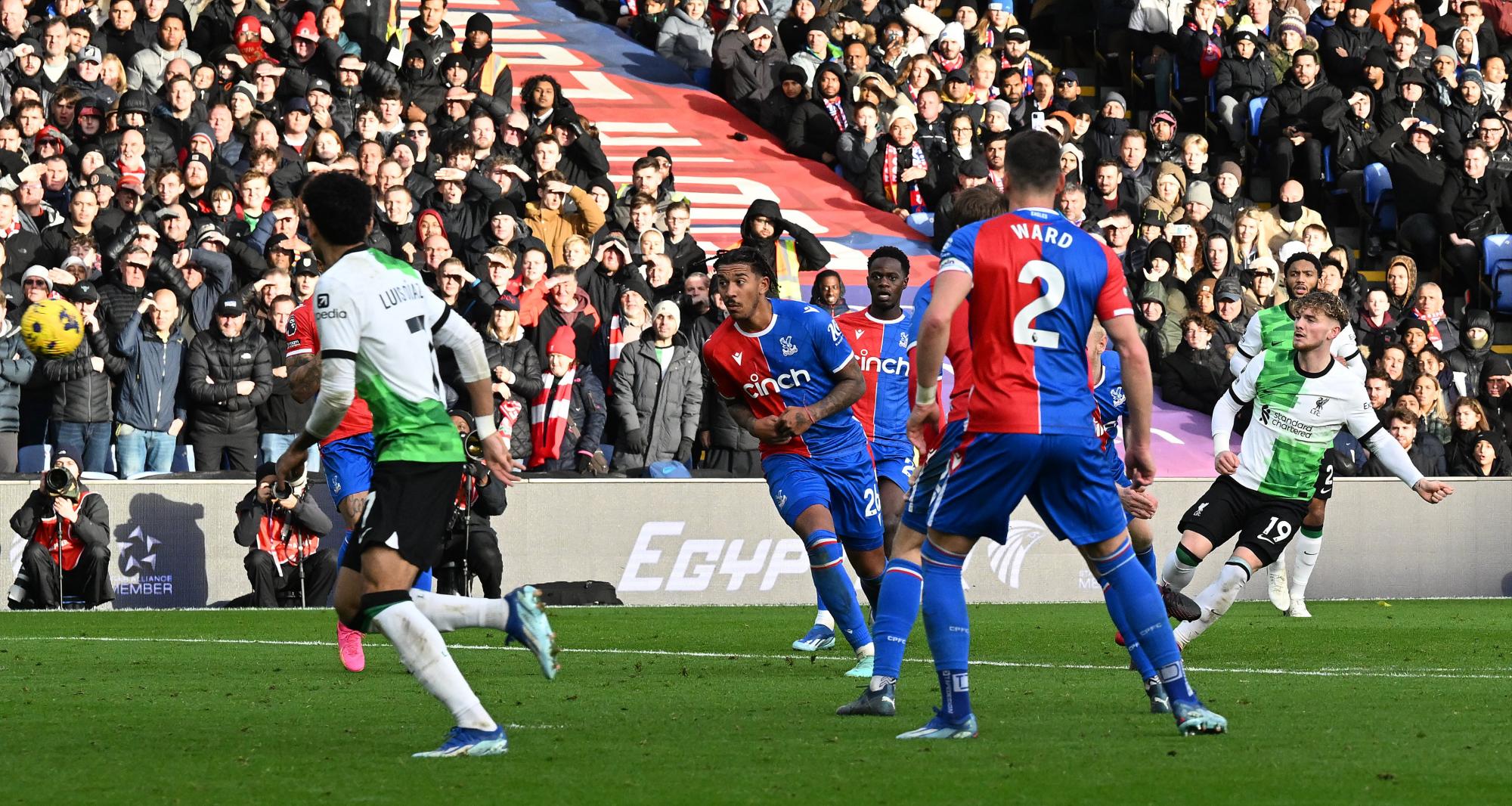 $!Elliott marca la diferencia y el Liverpool toma la cima de la Premier