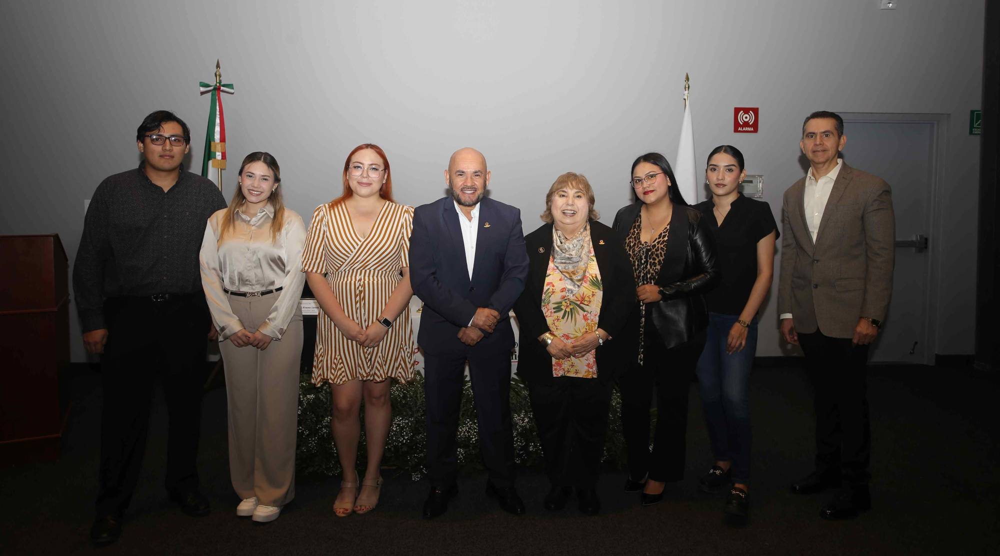 $!Nicolás García, Leslie Uzeta, Triana Vega, Pedro Uzeta, María Teresa Higuera, Alma Herrera, Xitlaly Benítez y Miguel Ángel Álvarez.