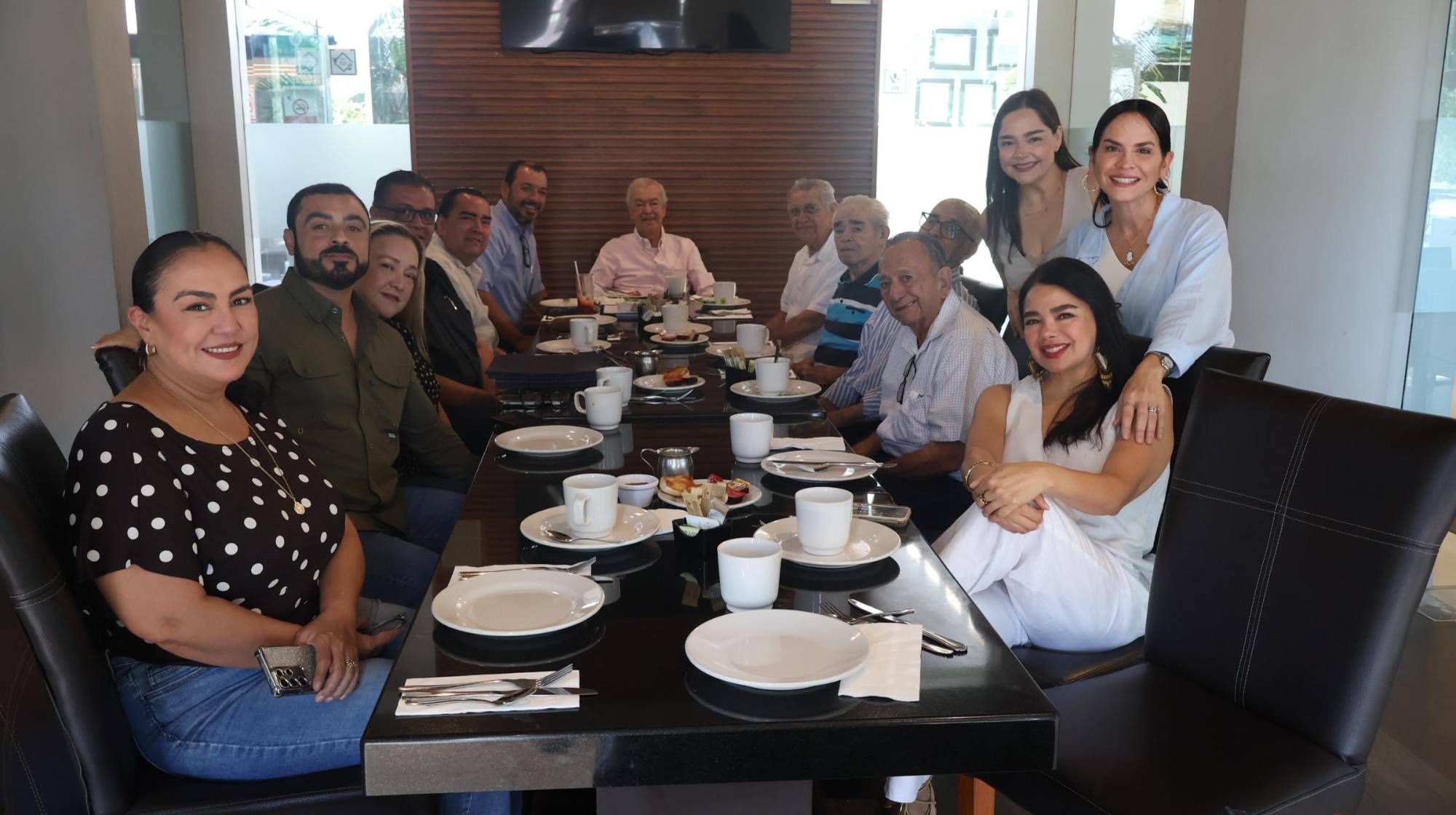 $!Una grata convivencia disfrutaron los egresados de Derecho junto con sus hijos.