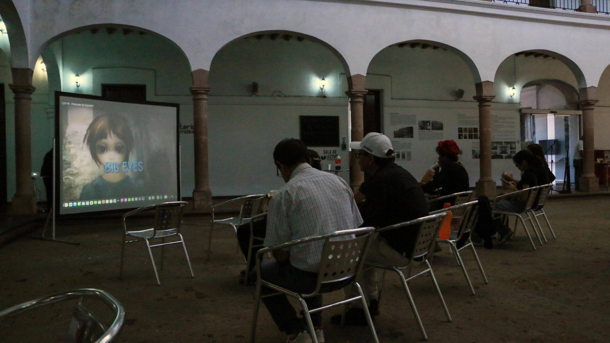 $!Tras la inauguración de la Pieza del Mes, se exhibió la película ‘Big Eyes’, de Tim Burton.