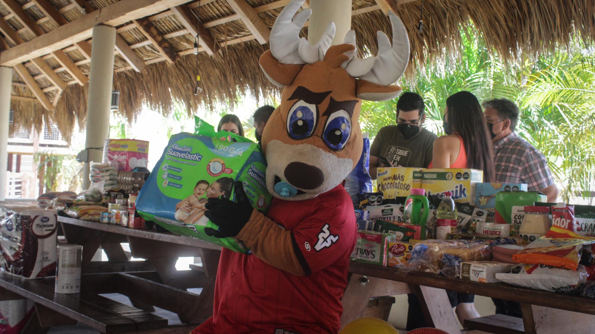 $!Venados de Mazatlán entrega lo recabado en la Colecta Solidaria
