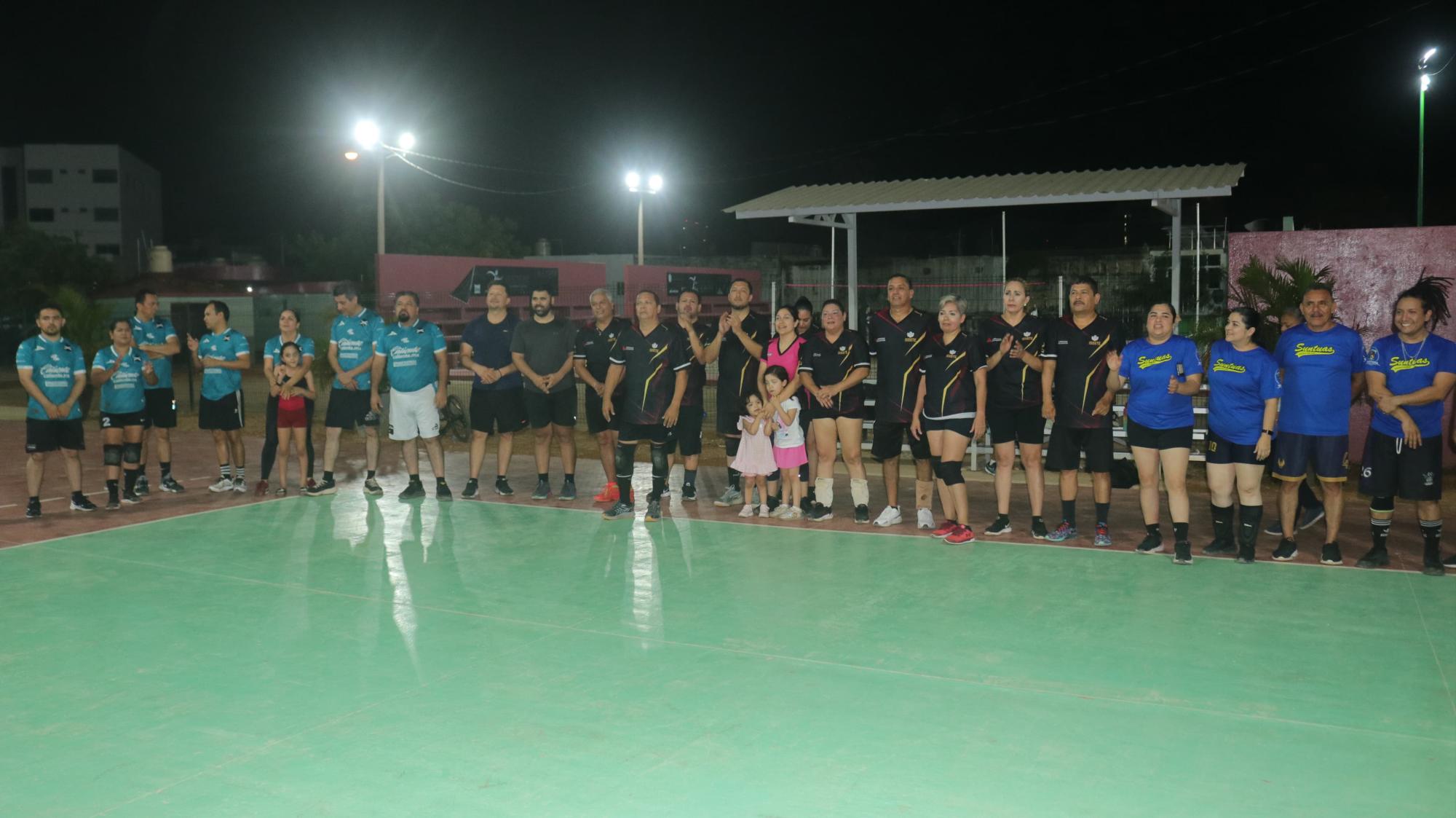 $!Se corona Palacio de Justicia pentacampeón de la Liga de Voleibol Mixto Burócrata