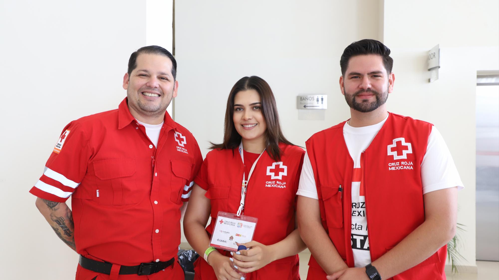 $!Humberto Múñoz, de Mazatlán, junto a Celina de la Vega y Santiago Jiménez, de Culiacán.