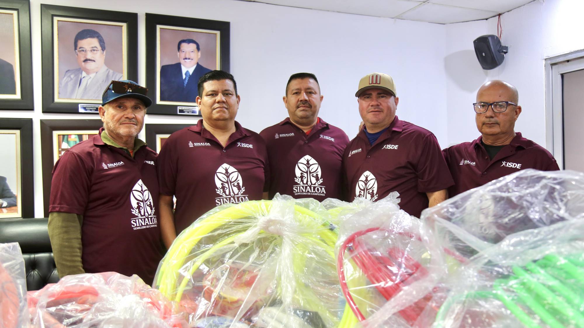 $!‘Semillero de Campeones’ entrega kits deportivos en Navolato
