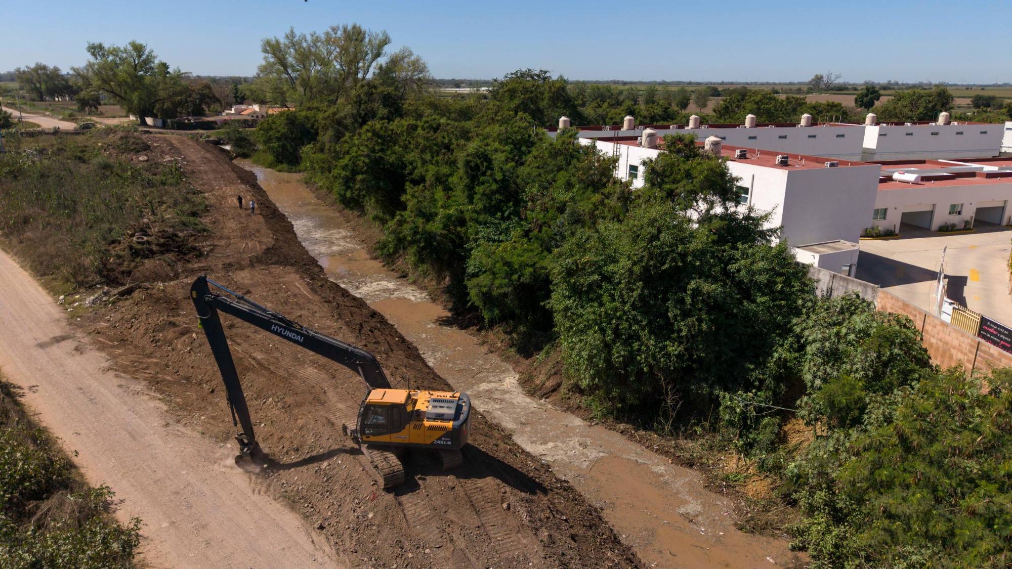 $!Mantiene Gobierno de Culiacán programa de limpieza y desazolve de arroyos pluviales activo