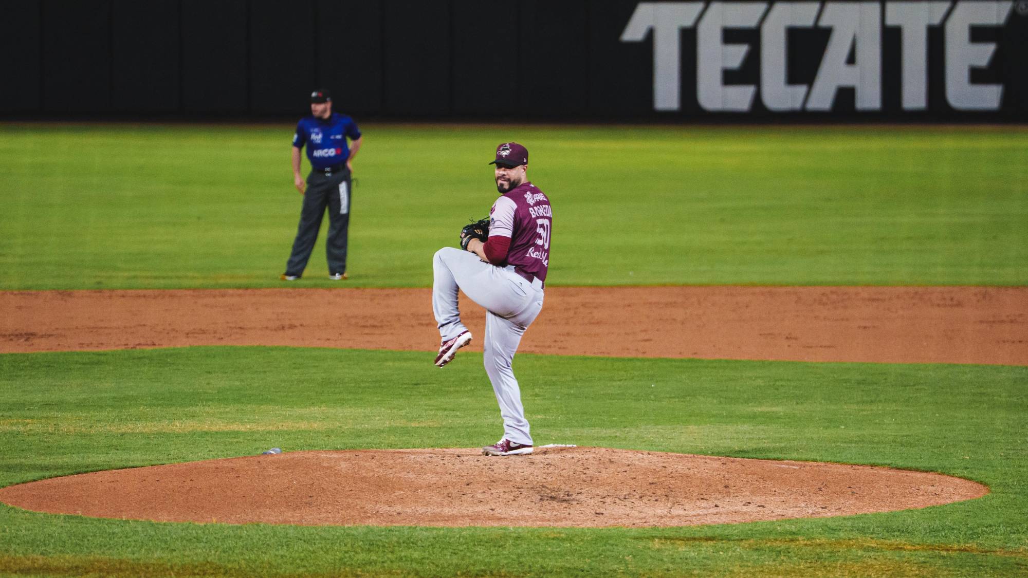 $!Con un Manny Barreda efectivo, Tomateros se lleva el primero del Clásico de la LMP
