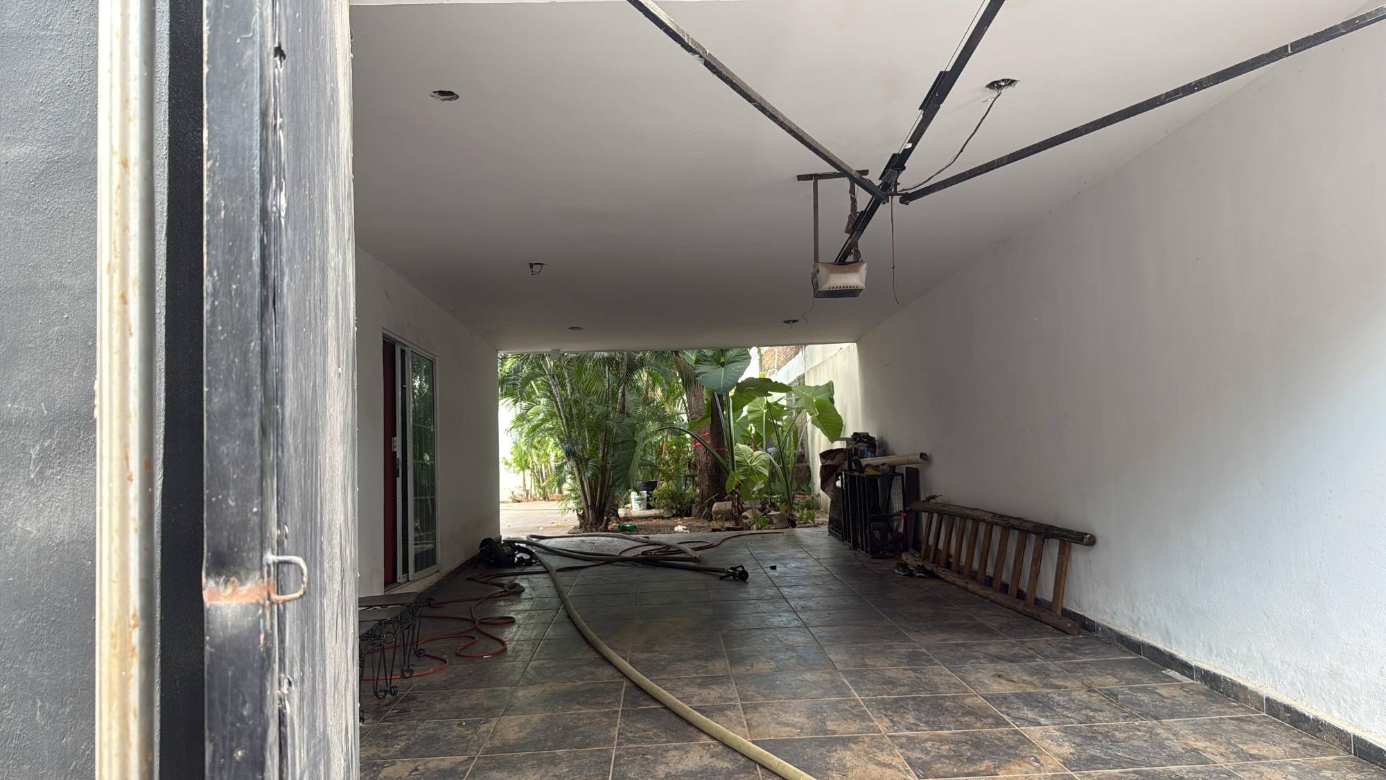 $!Atacan a balazos y queman dos viviendas en Culiacán; una mujer resulta intoxicada