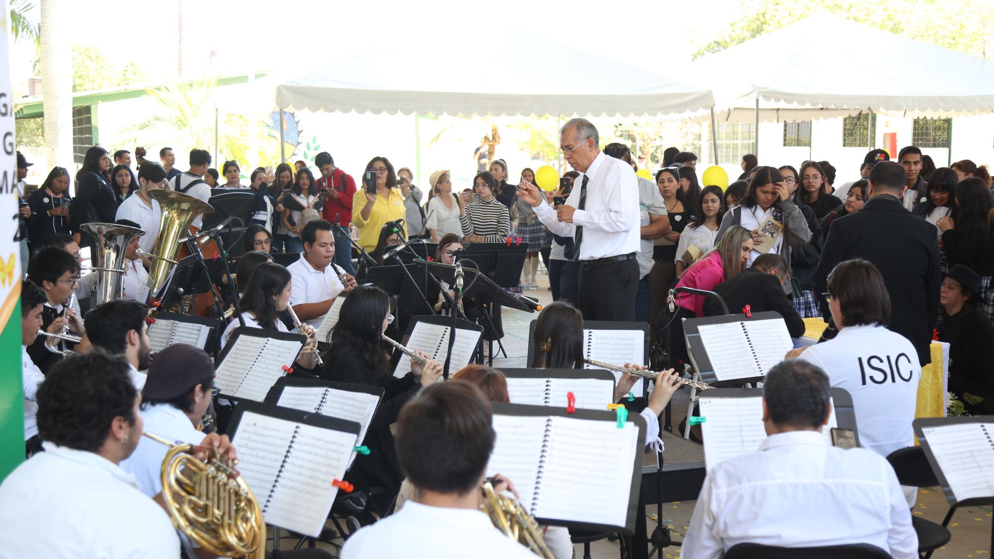 $!La Banda Sinfónica Juvenil del Estado participó en el primer día de actividades.