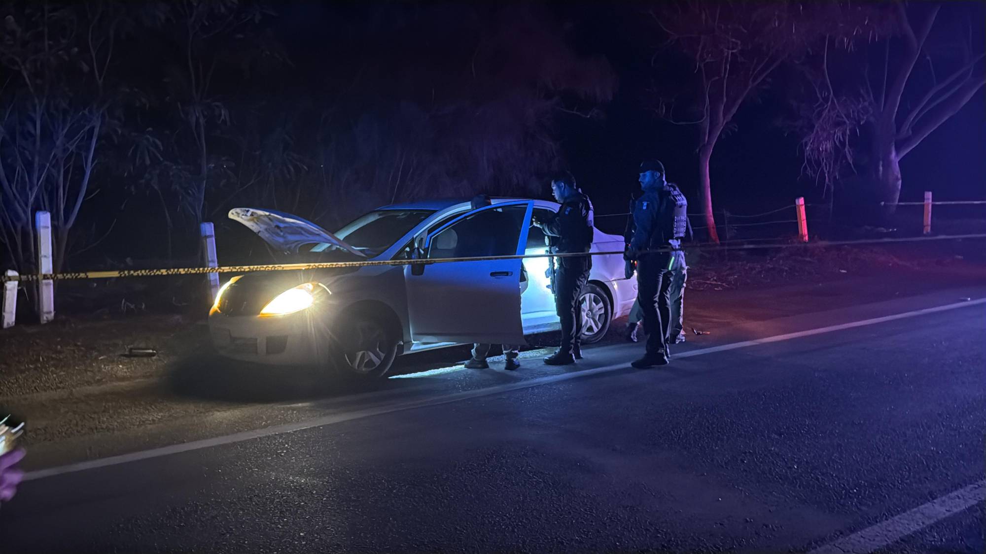 $!Hallan a 3 hombres asesinados en vehículo abandonado al norte de Culiacán