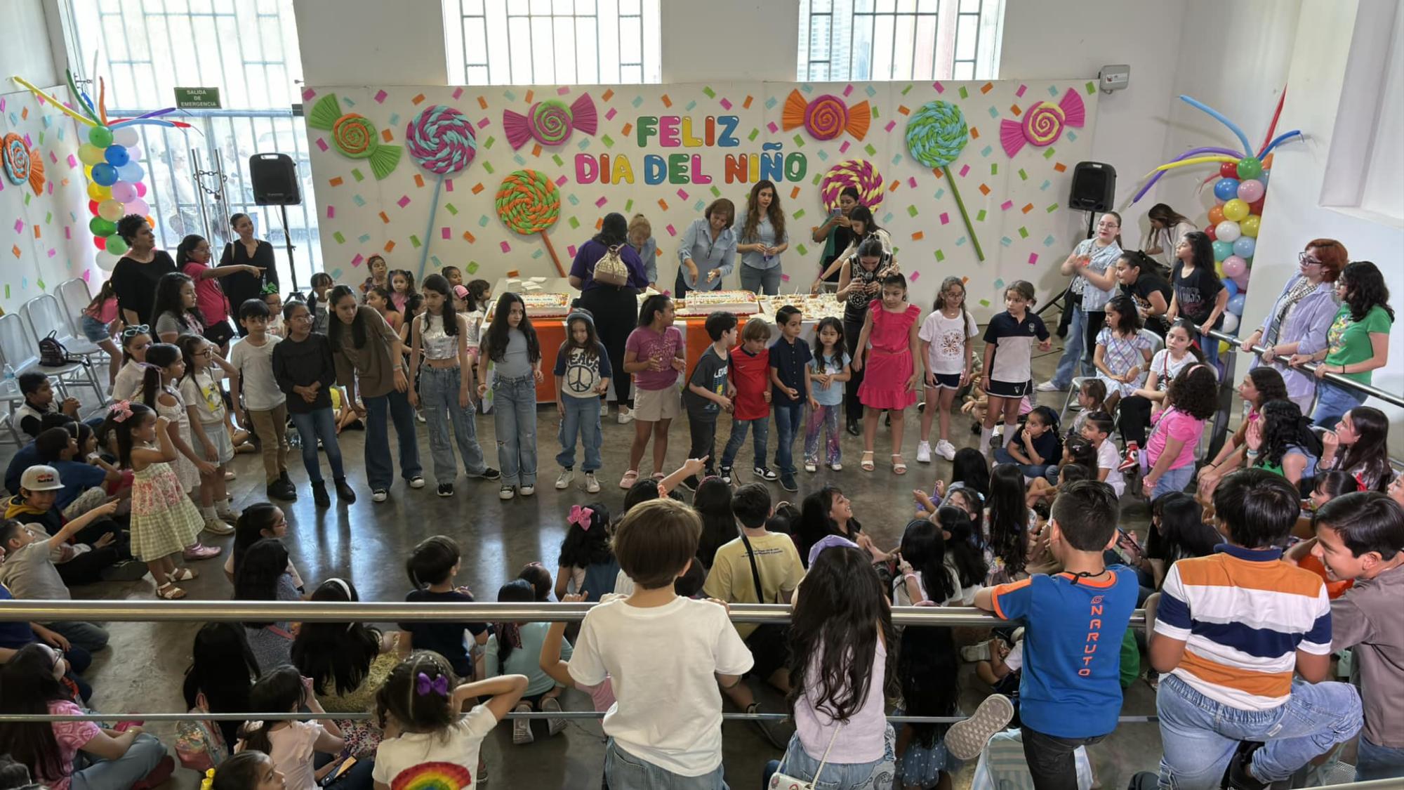 $!Alumnos de la Escuela de Artes José Limón durante su festejo.