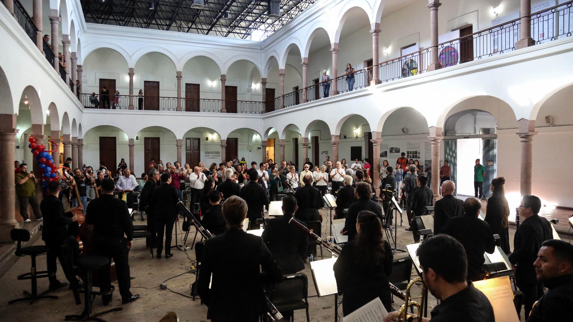 $!La OSSLA ofreció un programa de música sinaloense.