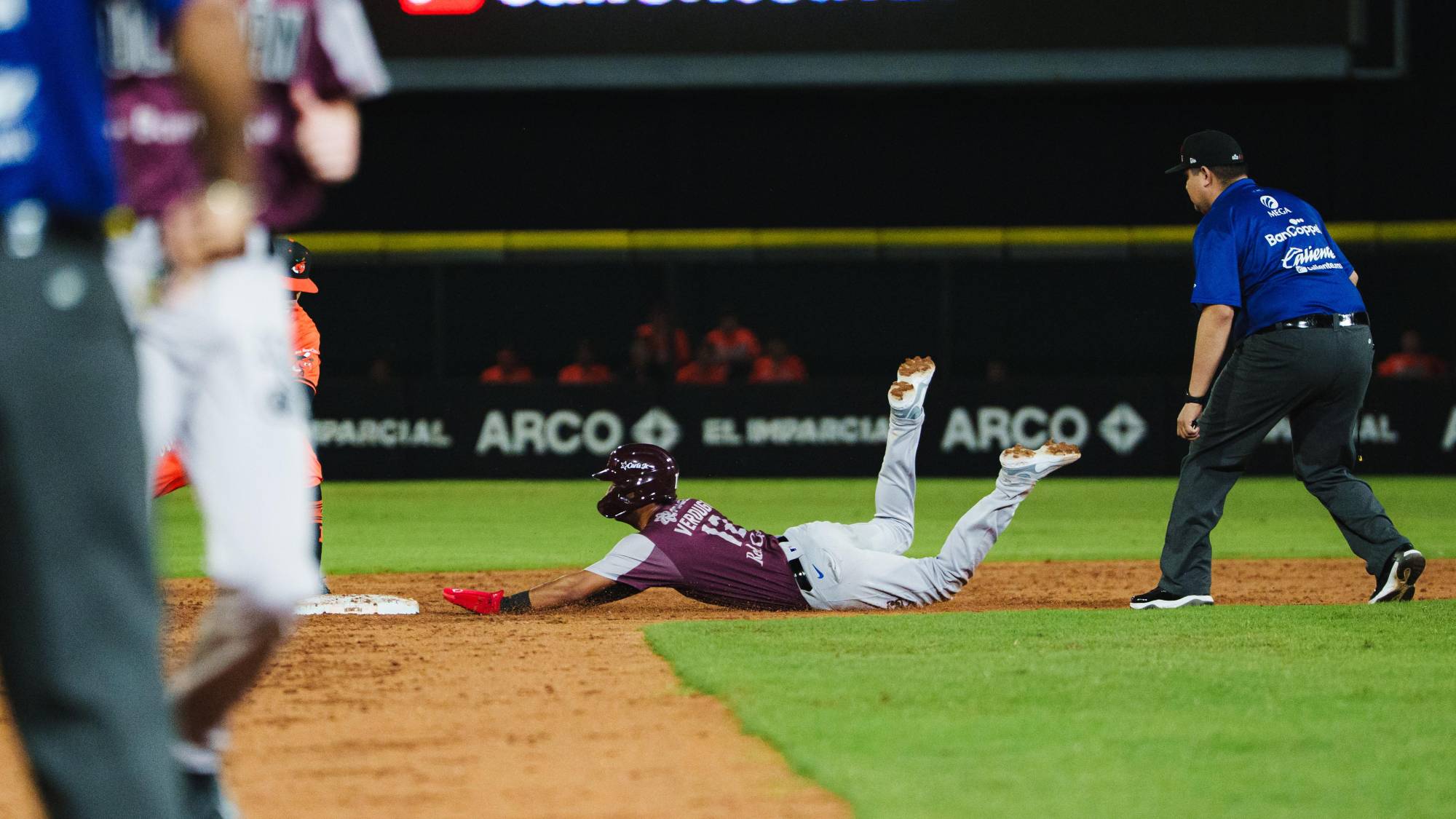 $!¡Tomateros se llevan el duelo de alto voltaje en Hermosillo!