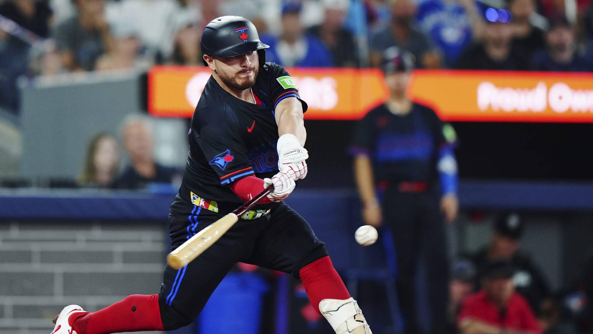 $!El primer robo de Kirk desata la locura... y la ‘amenaza’ a Rickey Henderson