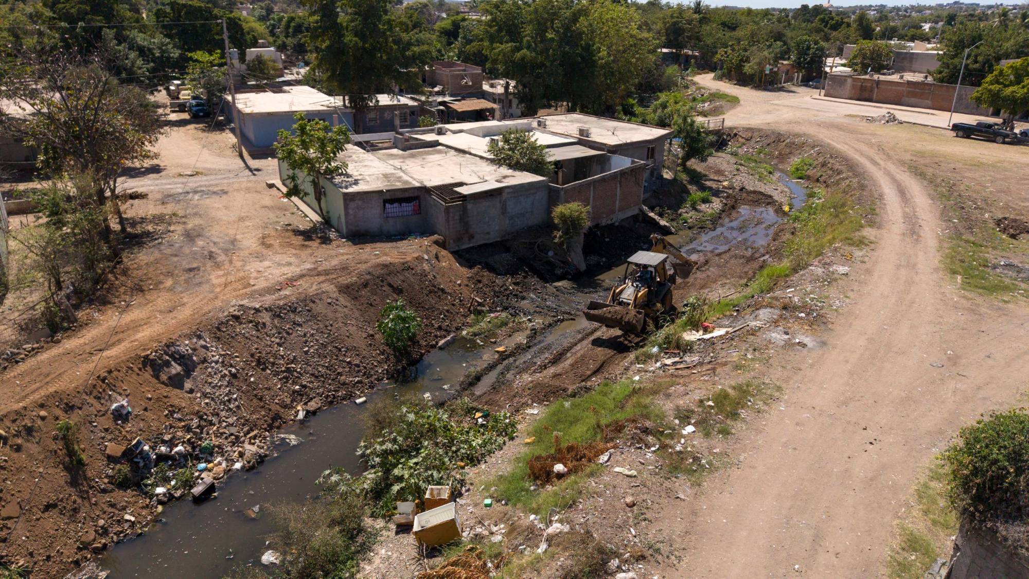 $!Mantiene Gobierno de Culiacán programa de limpieza y desazolve de arroyos pluviales activo