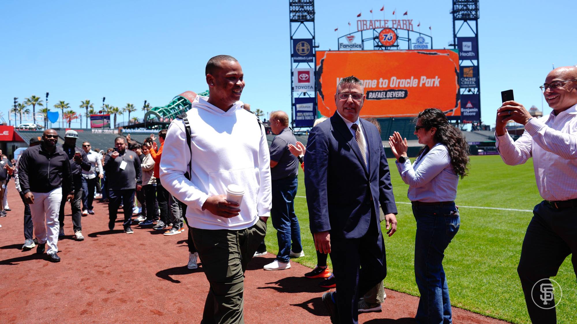 $!Rafael Devers dice que jugará donde se lo pidan los Gigantes