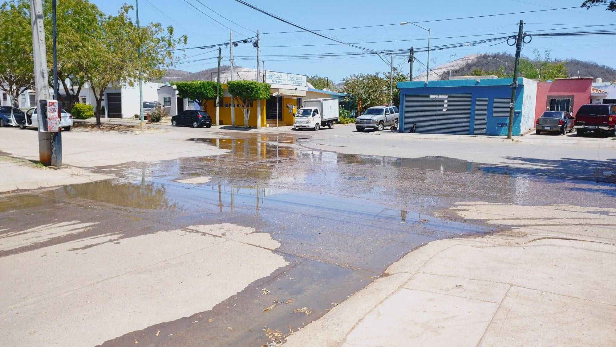$!Se inundan de aguas negras en calles de Santa Teresa, otra vez, en Mazatlán