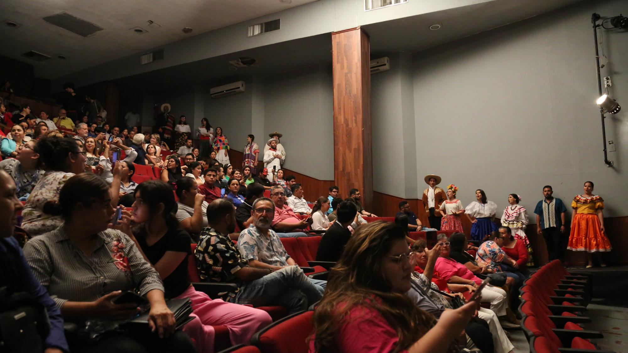 $!Brinda el Coro de Ópera de Sinaloa canto ‘Con sabor a México’