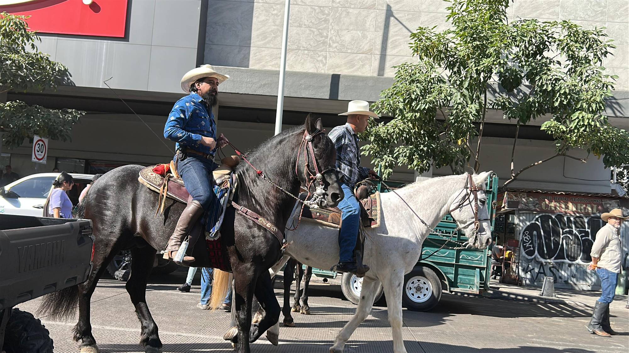 $!Celebran cabalgata por Culiacán para dar inicio a la Feria Ganadera 2025