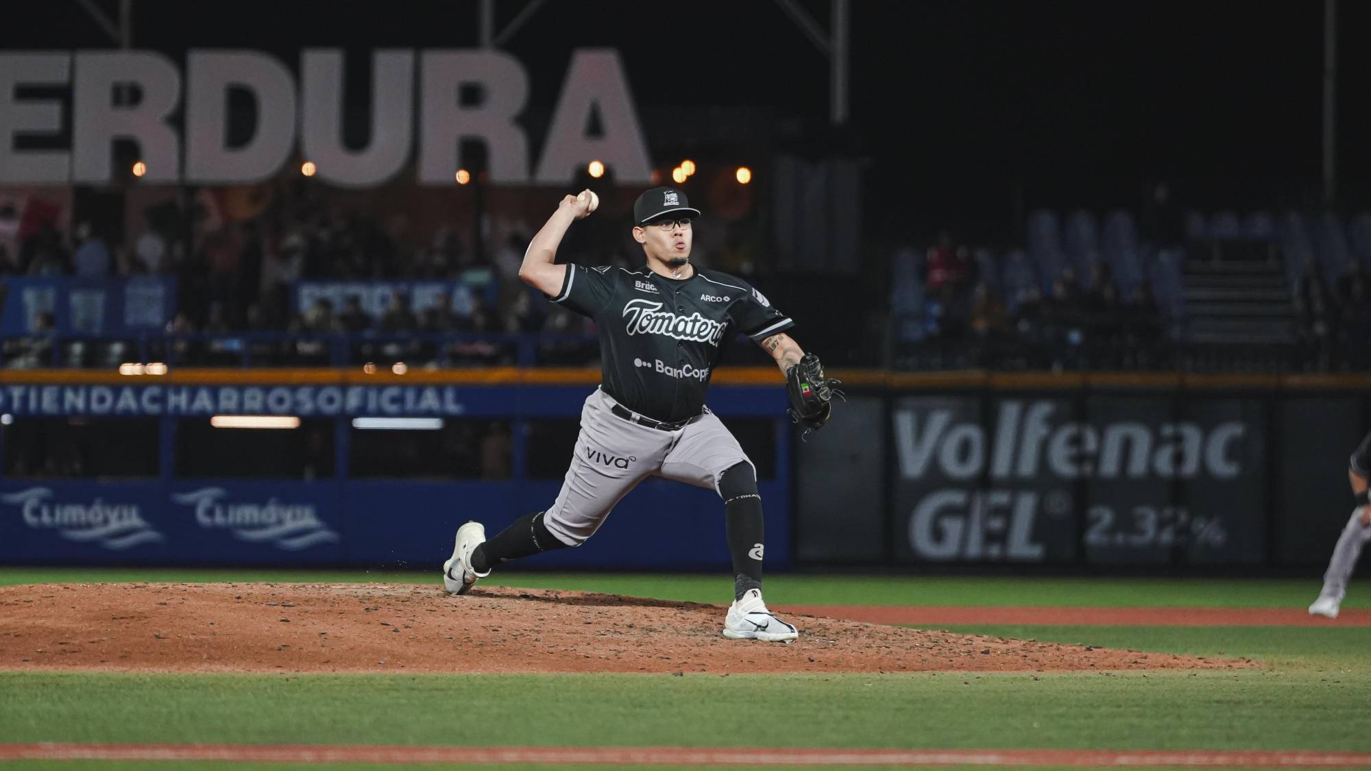 $!Tomateros de Culiacán naufraga en Zapopan ante Charros