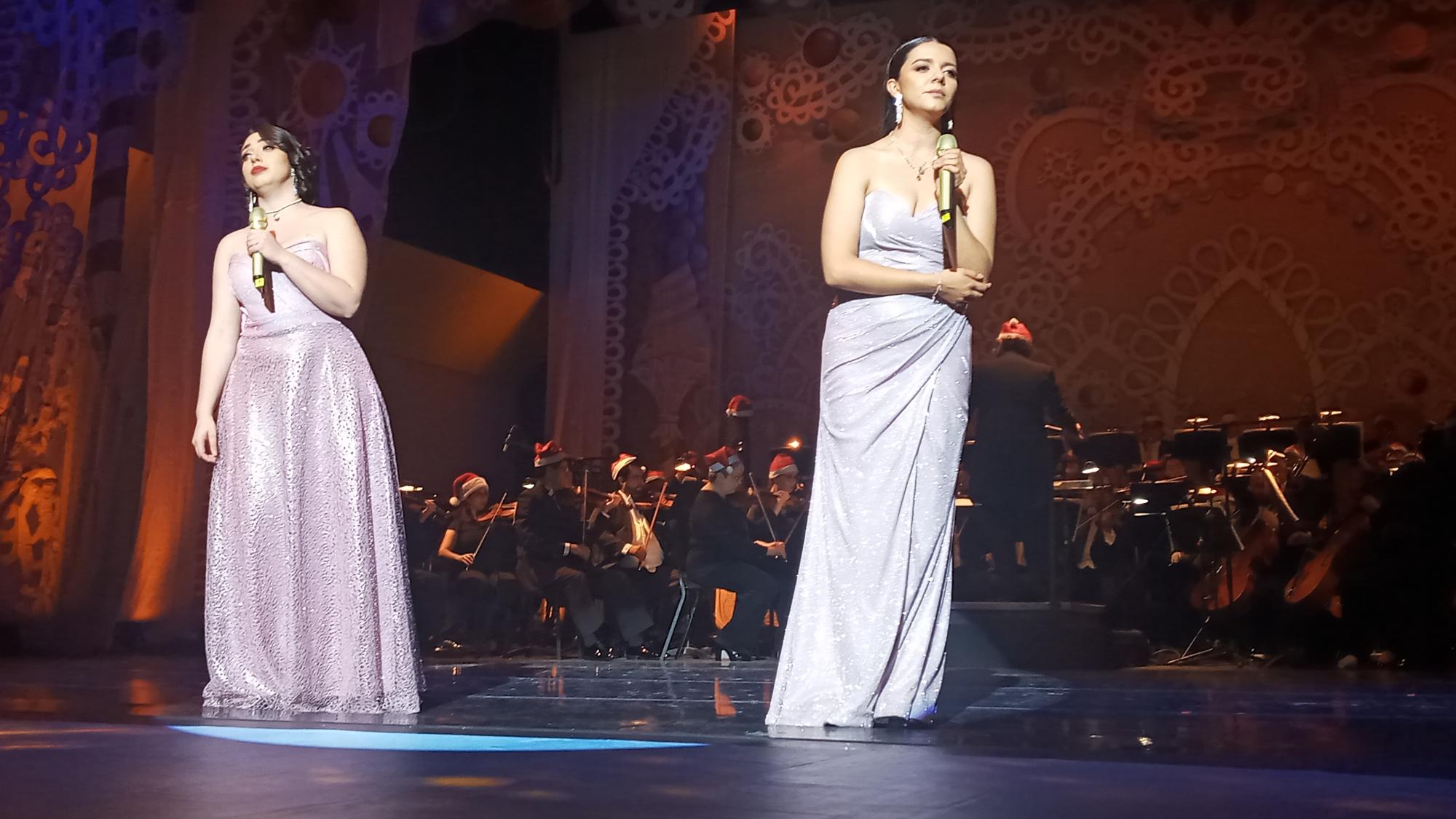 $!Viven culiacanenses la magia de la Navidad con música, canto y ballet