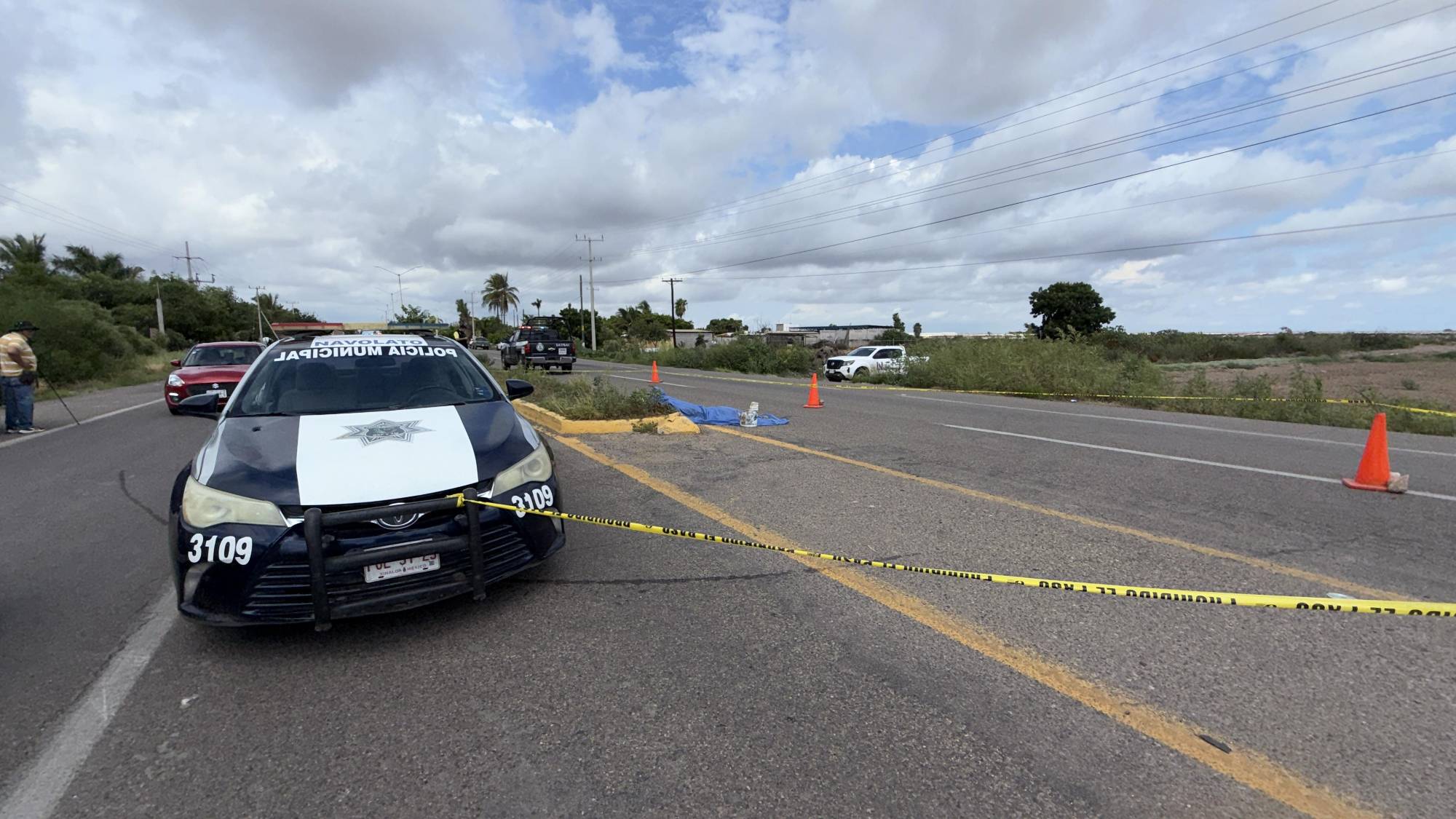 $!Localizan a hombre asesinado a balazos en la autopista Navolato-Altata