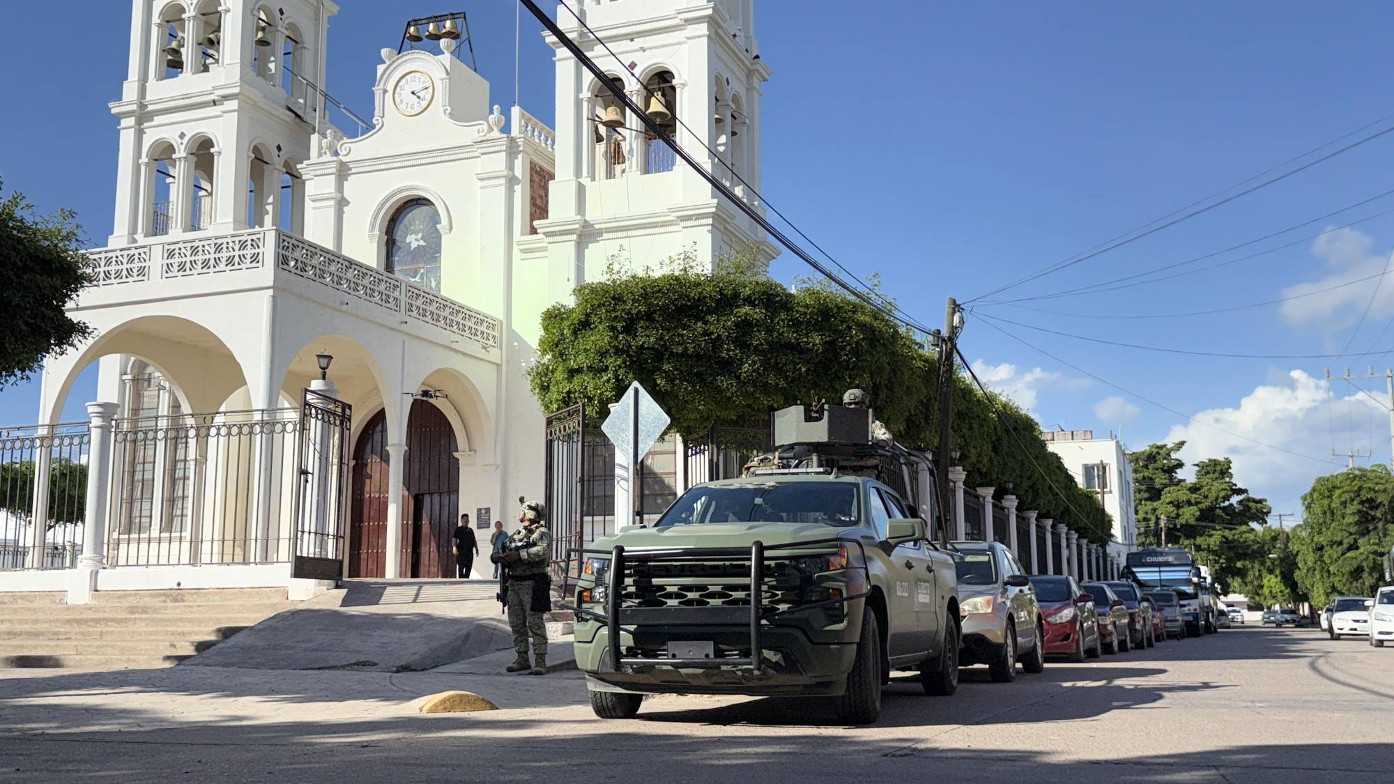 $!Samira fue alcanzada por una de las balas cuando salía de la escuela: Policías la asistieron y llevaron a un hospital