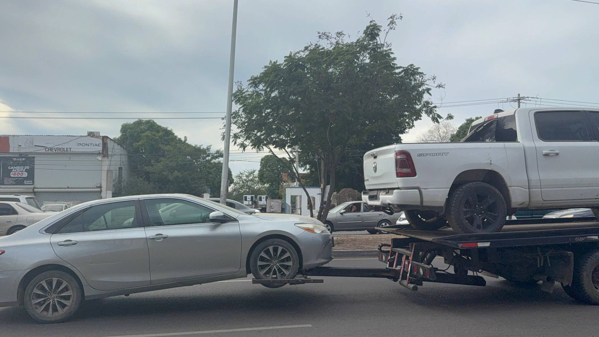 $!Trasladan a Culiacán vehículos asegurados tras operativo en Quilá