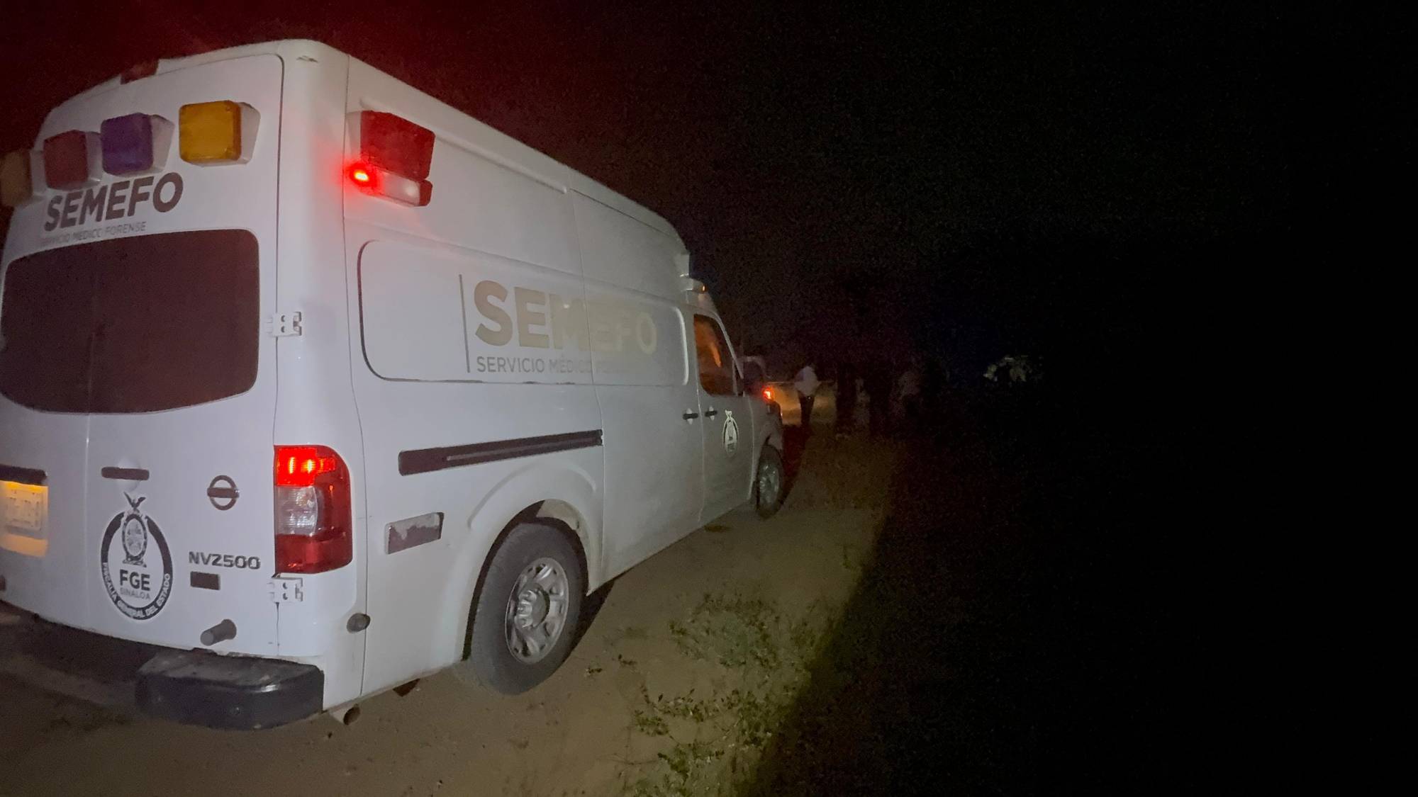 $!Dejan un cadáver envuelto en plástico y decapitado en carretera de Culiacancito