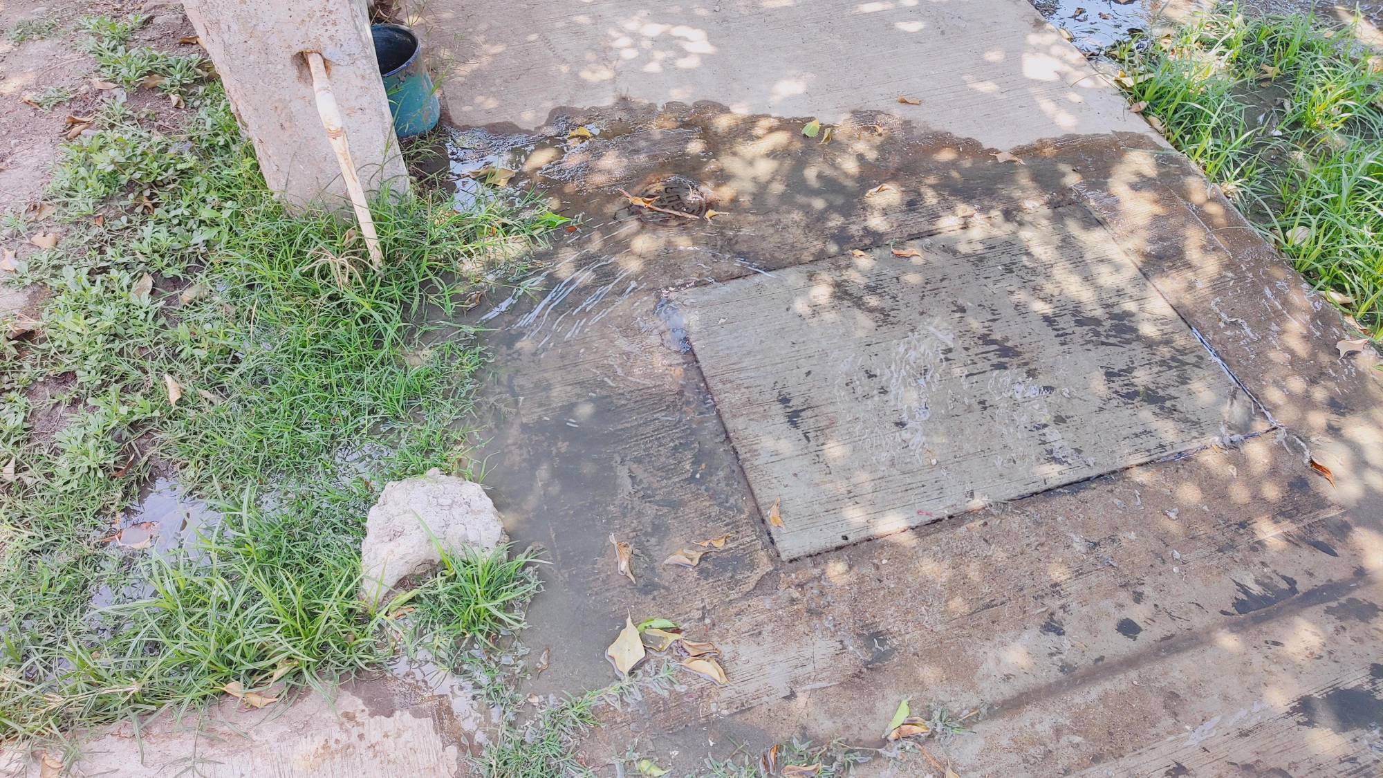 $!Se inundan de aguas negras en calles de Santa Teresa, otra vez, en Mazatlán